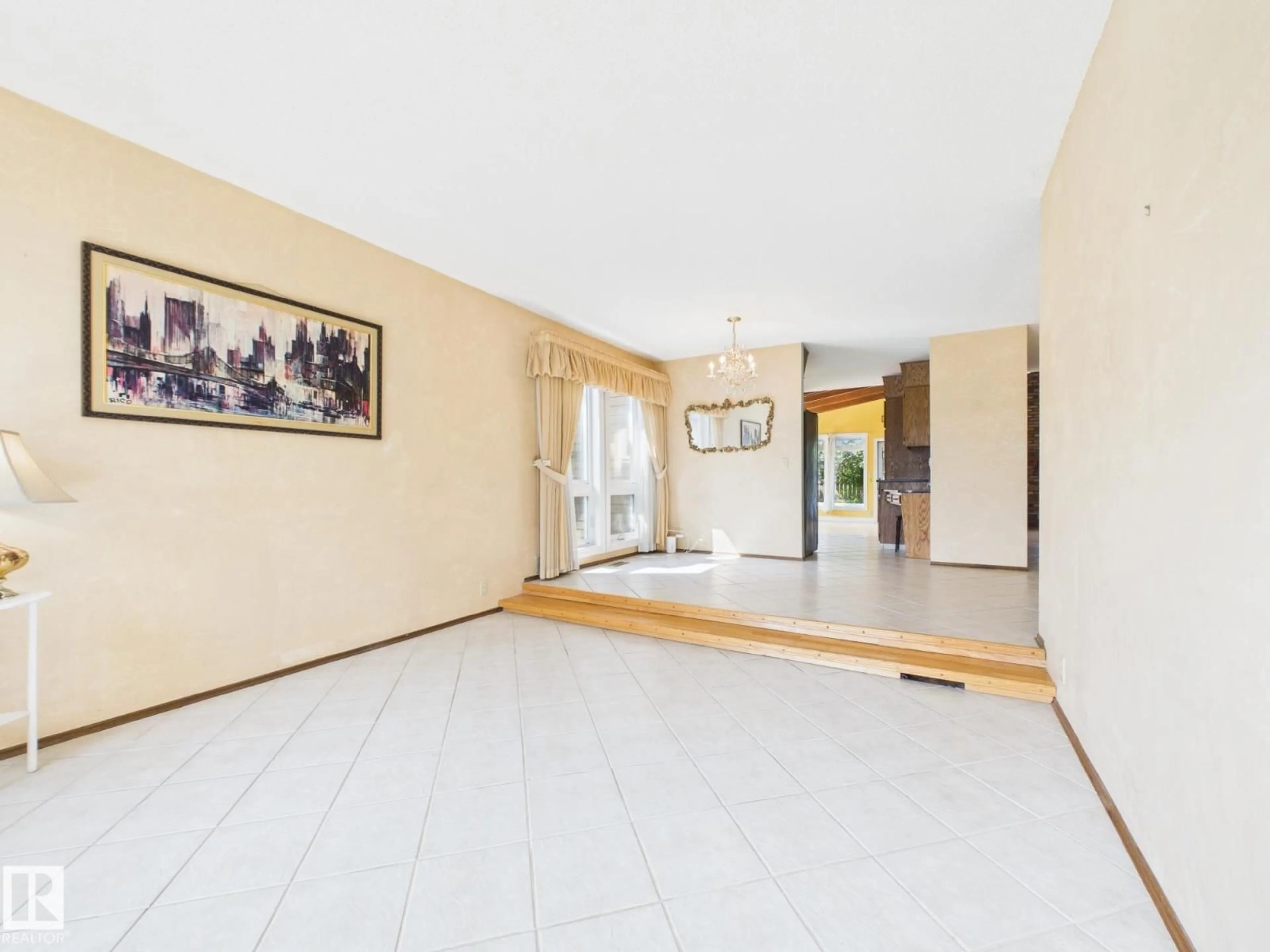 Indoor foyer for 18634 99A AV, Edmonton Alberta T5T3P5