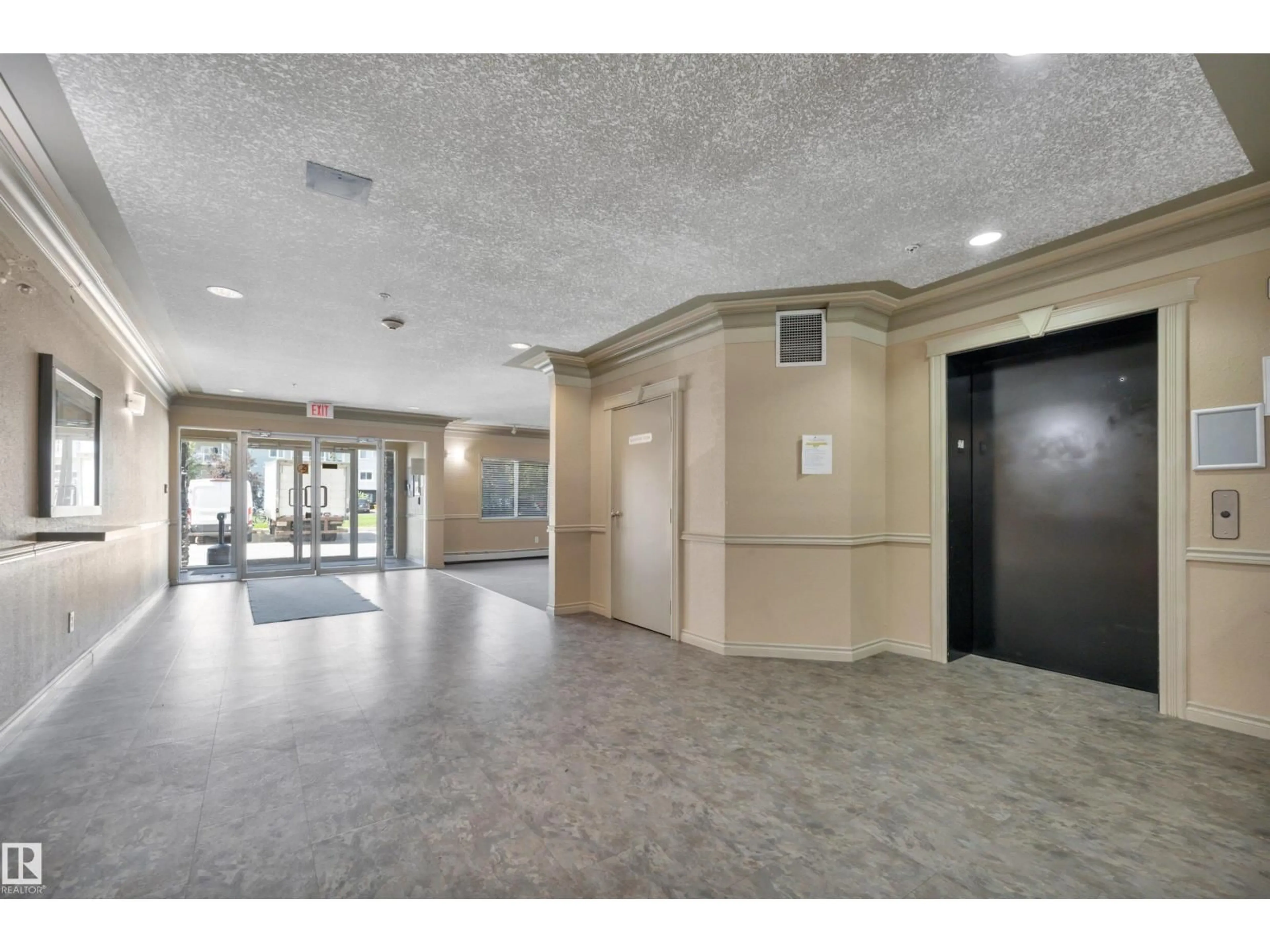 Indoor foyer for 70 - 412 WOODSMERE CL, Fort Saskatchewan Alberta T8L0C8
