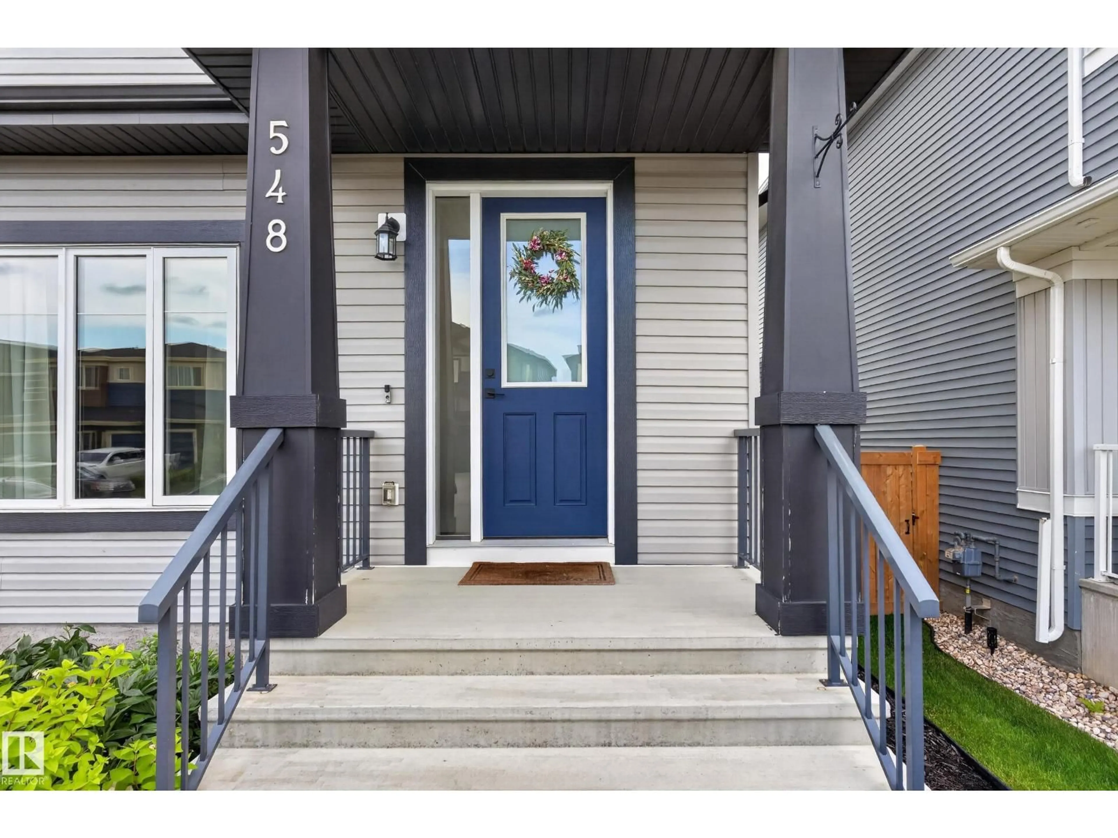 Indoor entryway for 548 KLEINS CR, Leduc Alberta T9E1M5