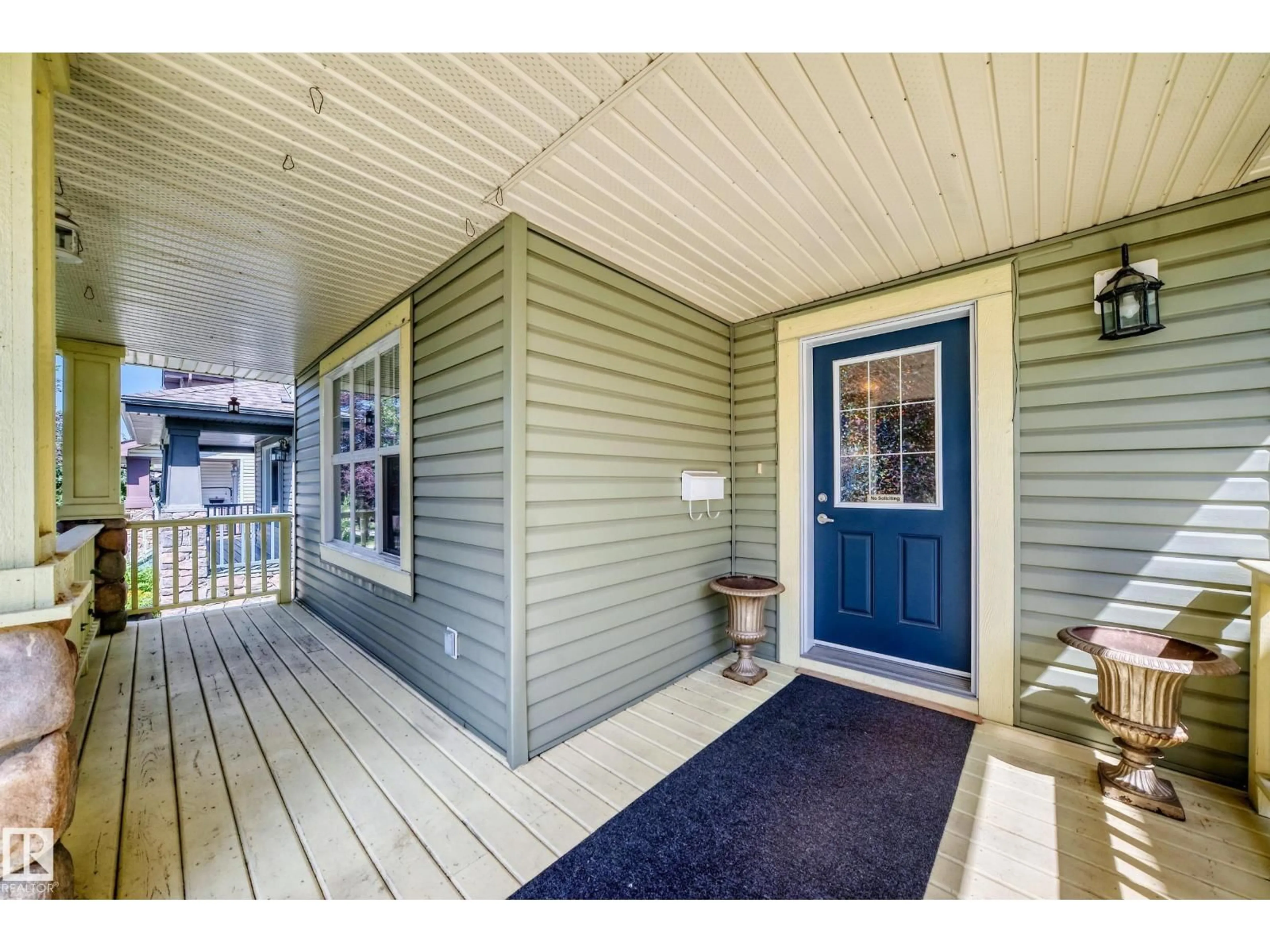 Indoor entryway for 211 59 ST, Edmonton Alberta T6X0K7