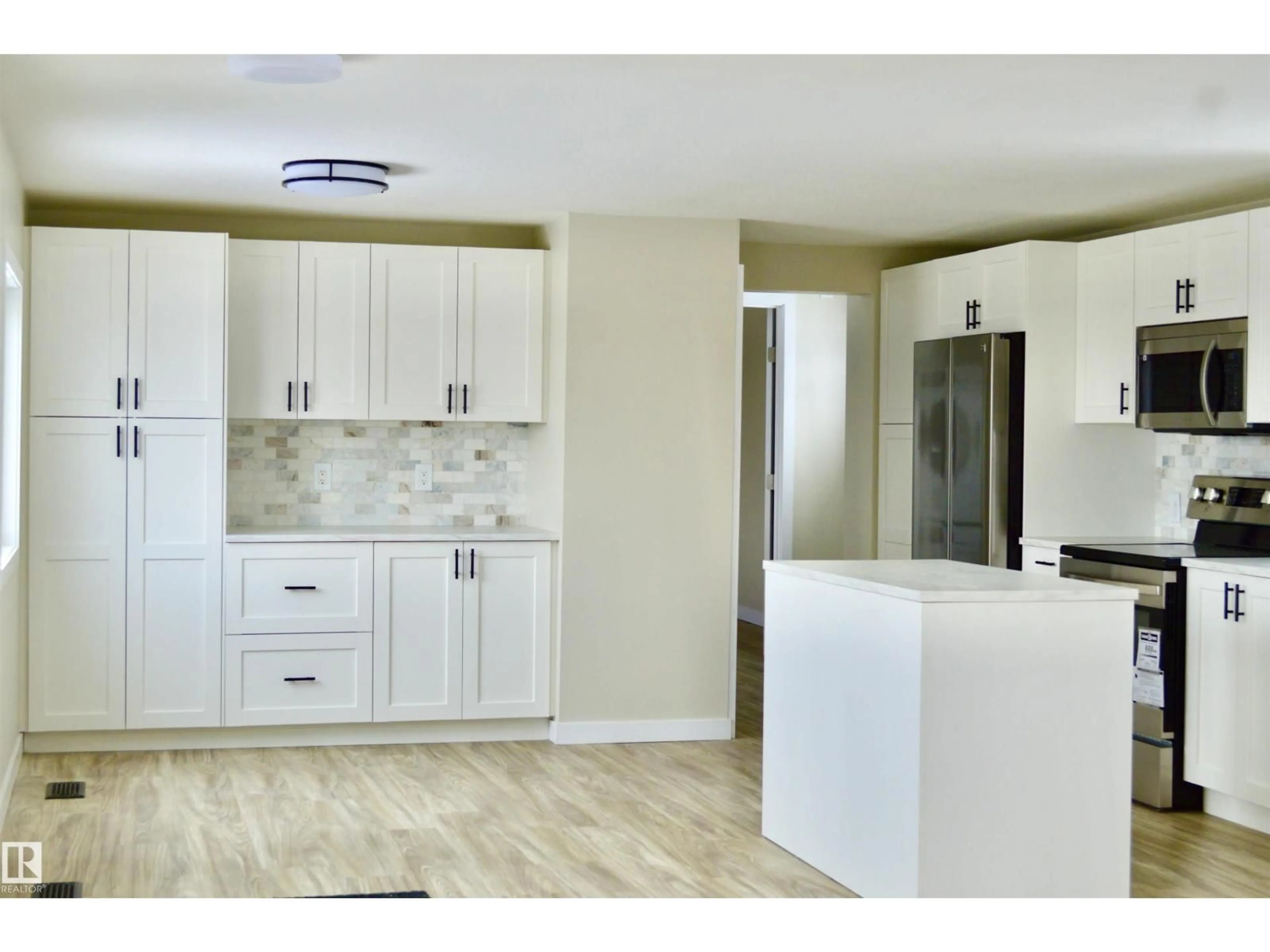 Open concept kitchen, unknown for 735 PARKLAND, Rural Parkland County Alberta T7X3N3