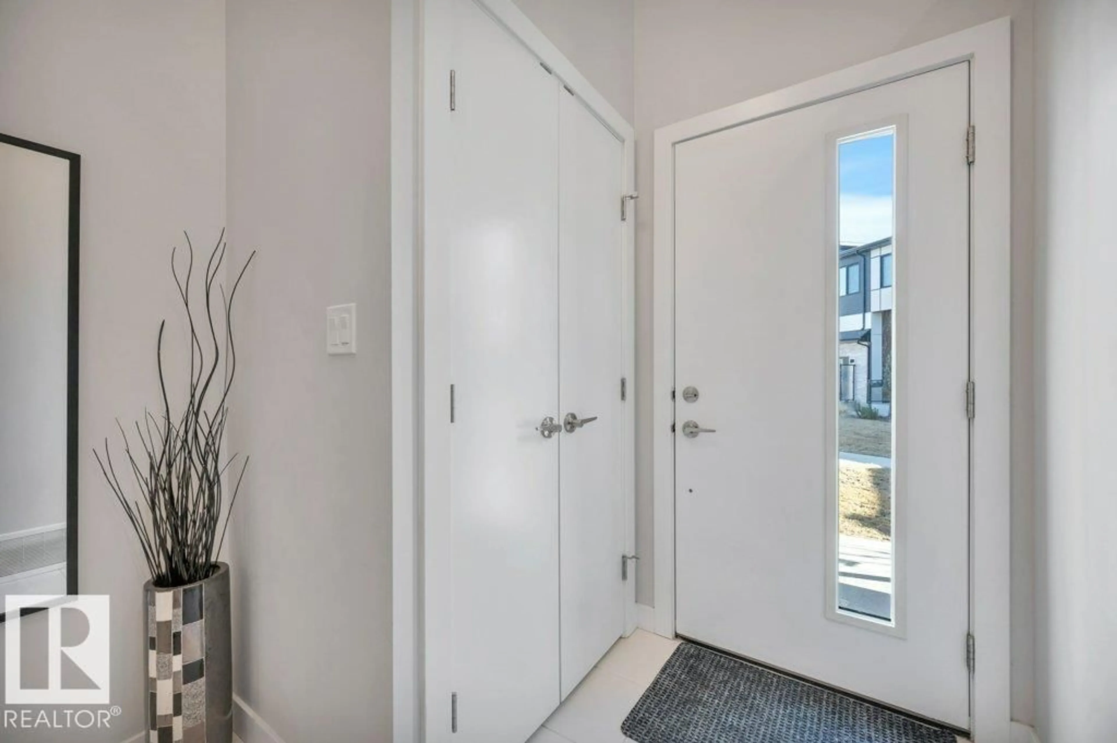 Indoor entryway for #5 - 1729 KEENE CR, Edmonton Alberta T6W4B6