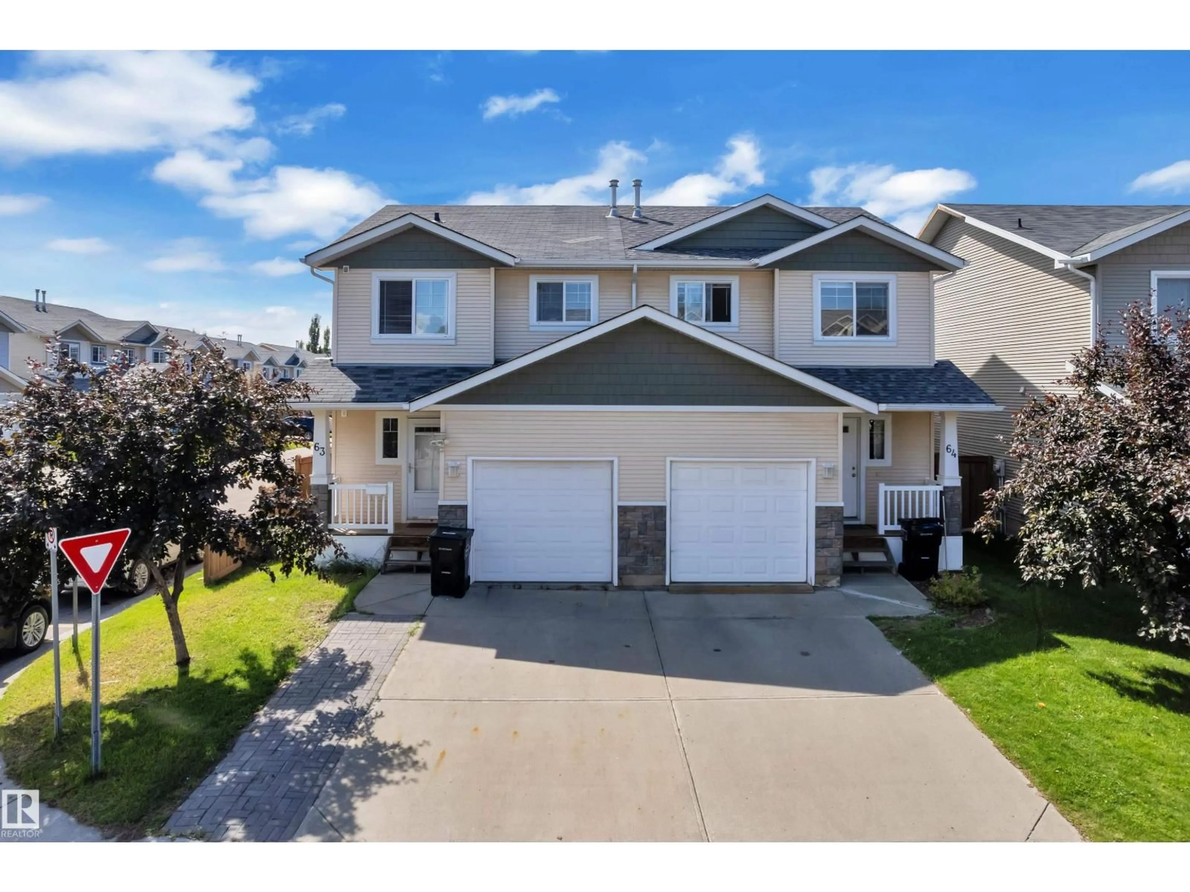 A pic from outside/outdoor area/front of a property/back of a property/a pic from drone, street for 64 14208 36 ST NW, Edmonton Alberta T5Y0E4