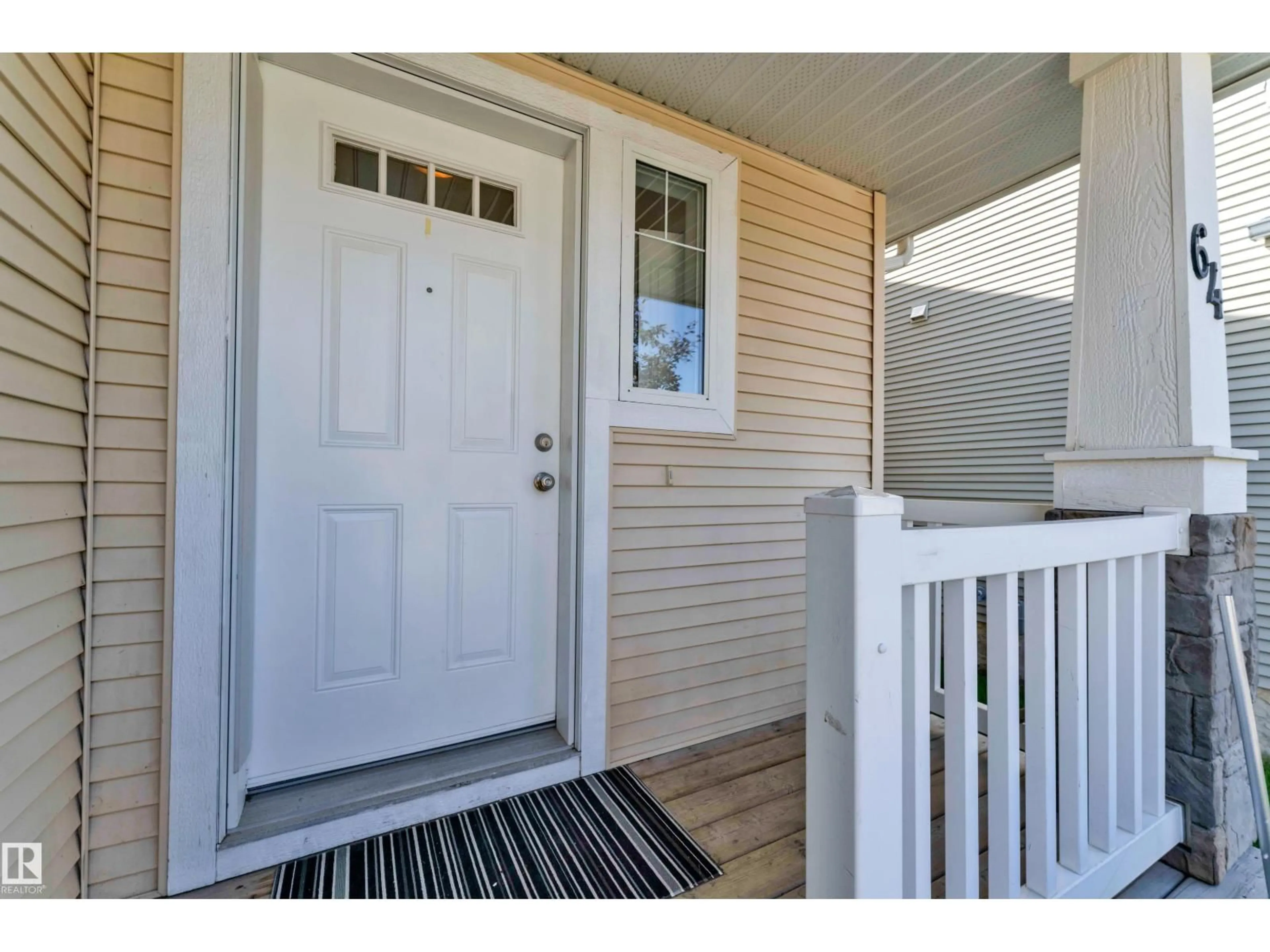 Indoor entryway for 64 14208 36 ST NW, Edmonton Alberta T5Y0E4