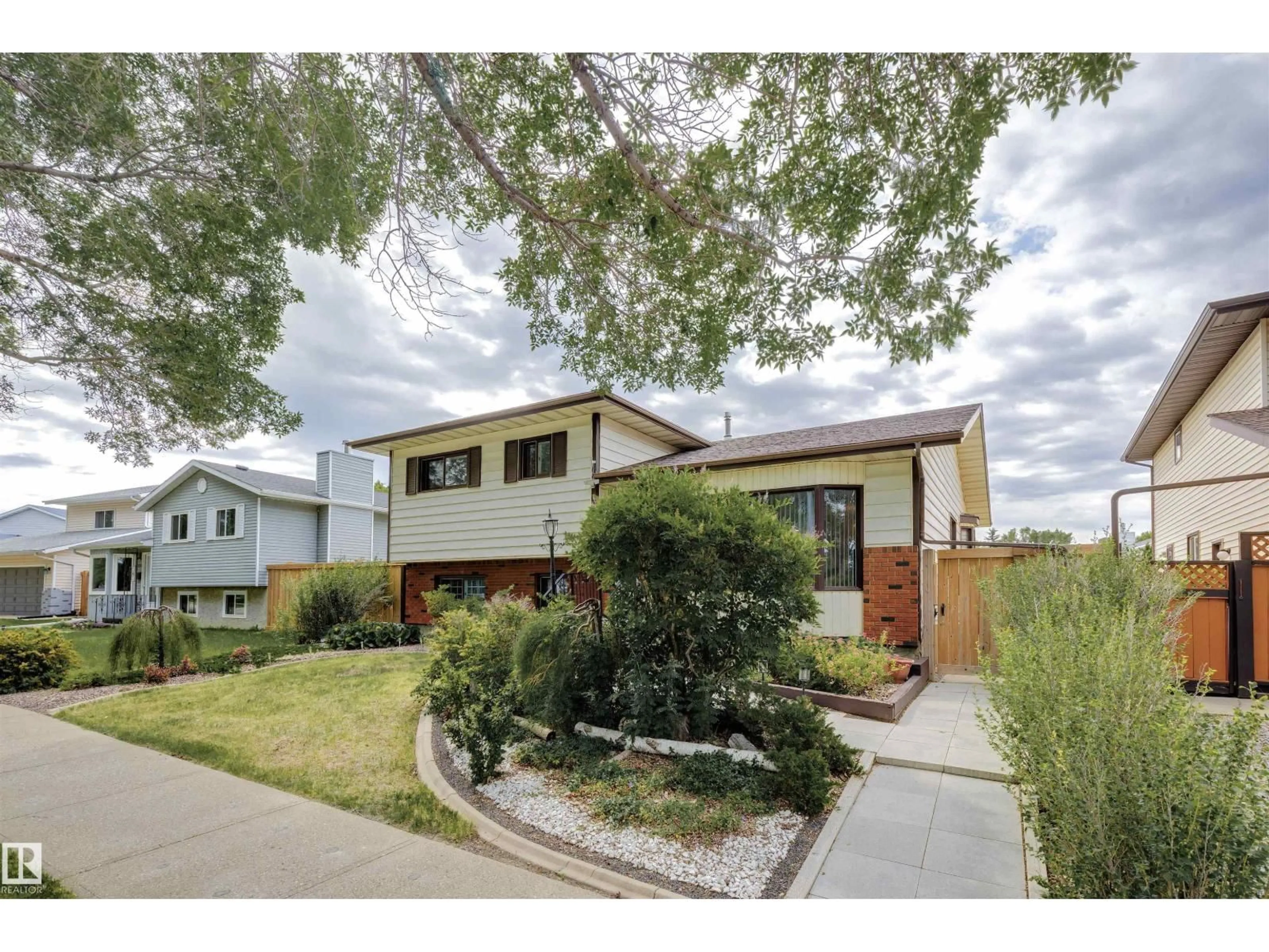 Unknown for 9315 168 AV, Edmonton Alberta T5Z1Y1
