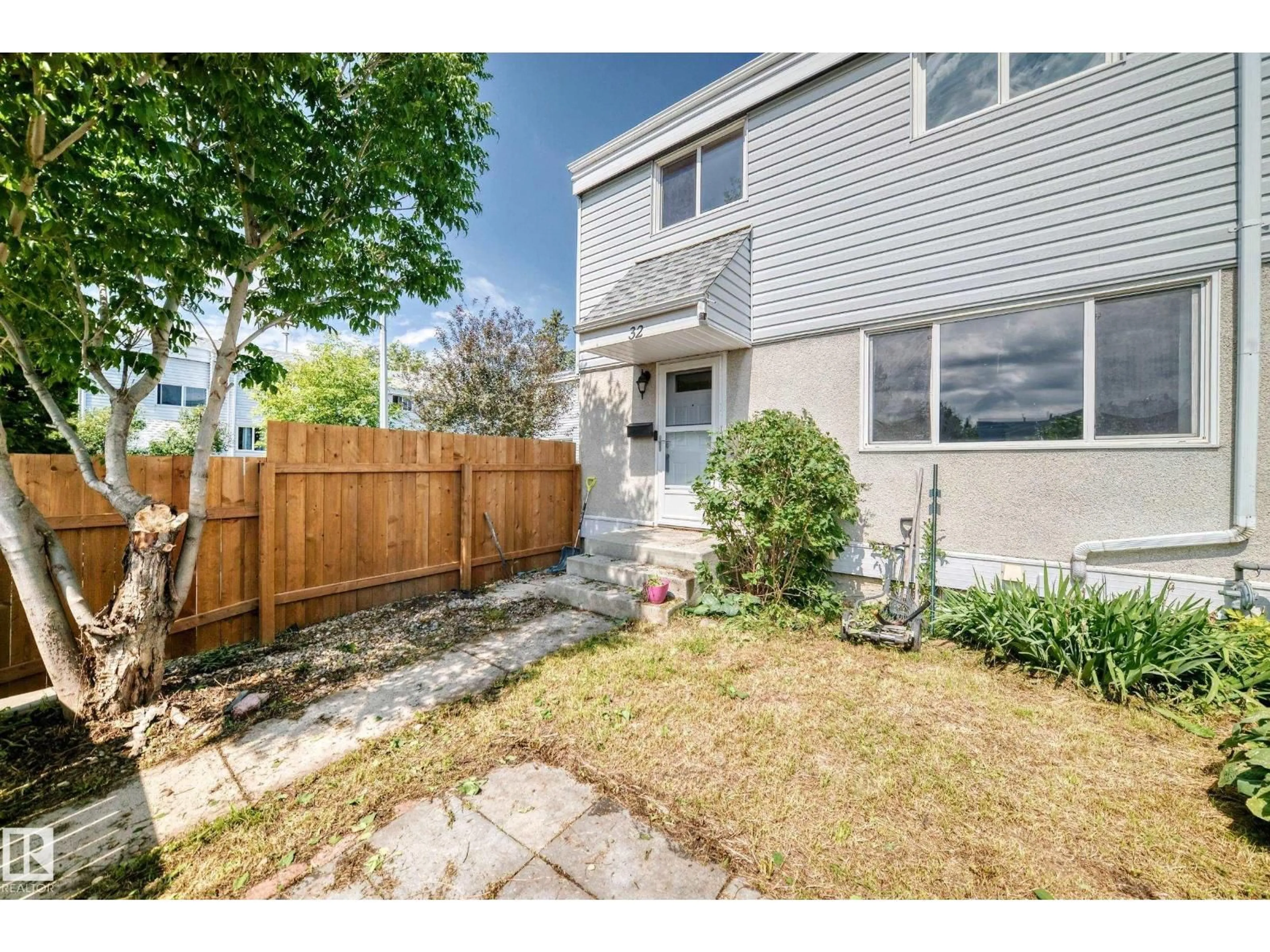 Unknown for 32 MCLEOD PL, Edmonton Alberta T5A3A8