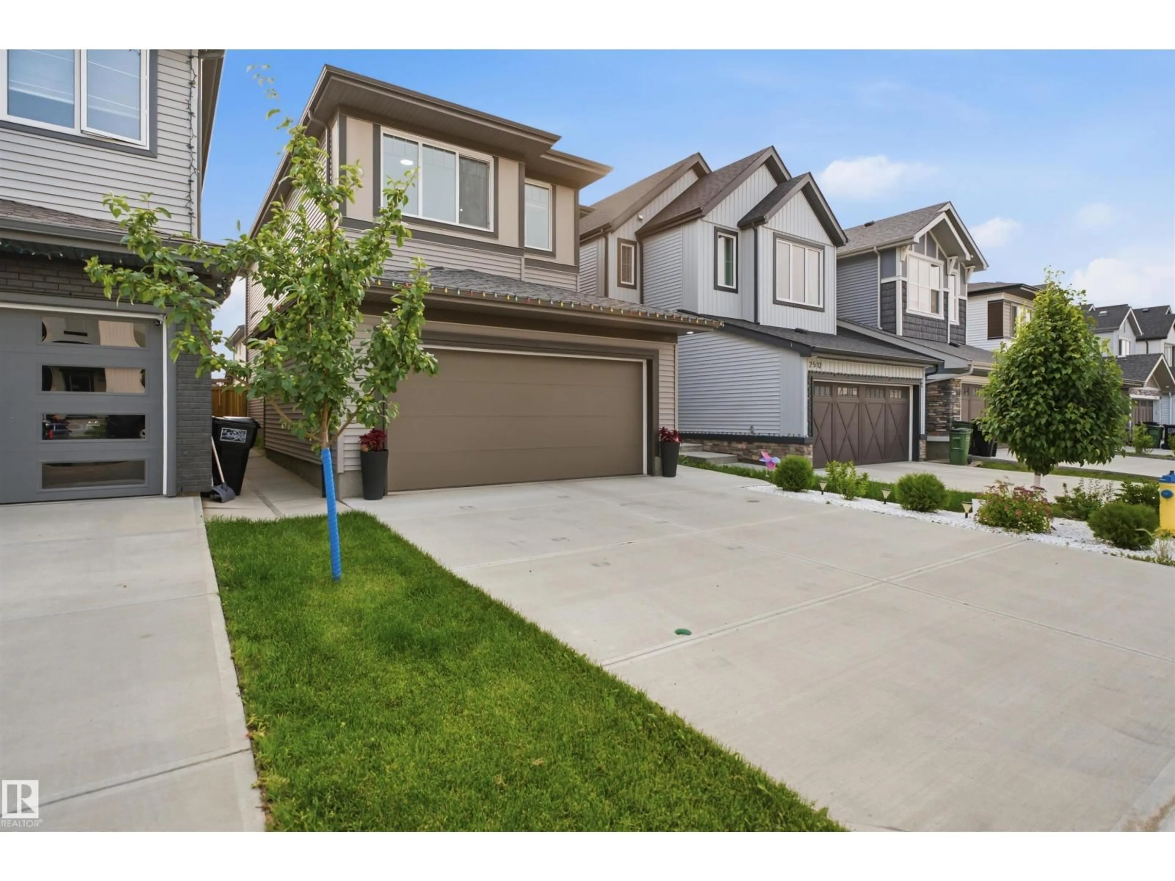 A pic from outside/outdoor area/front of a property/back of a property/a pic from drone, street for NW - 2508 193 ST, Edmonton Alberta T6M1L3