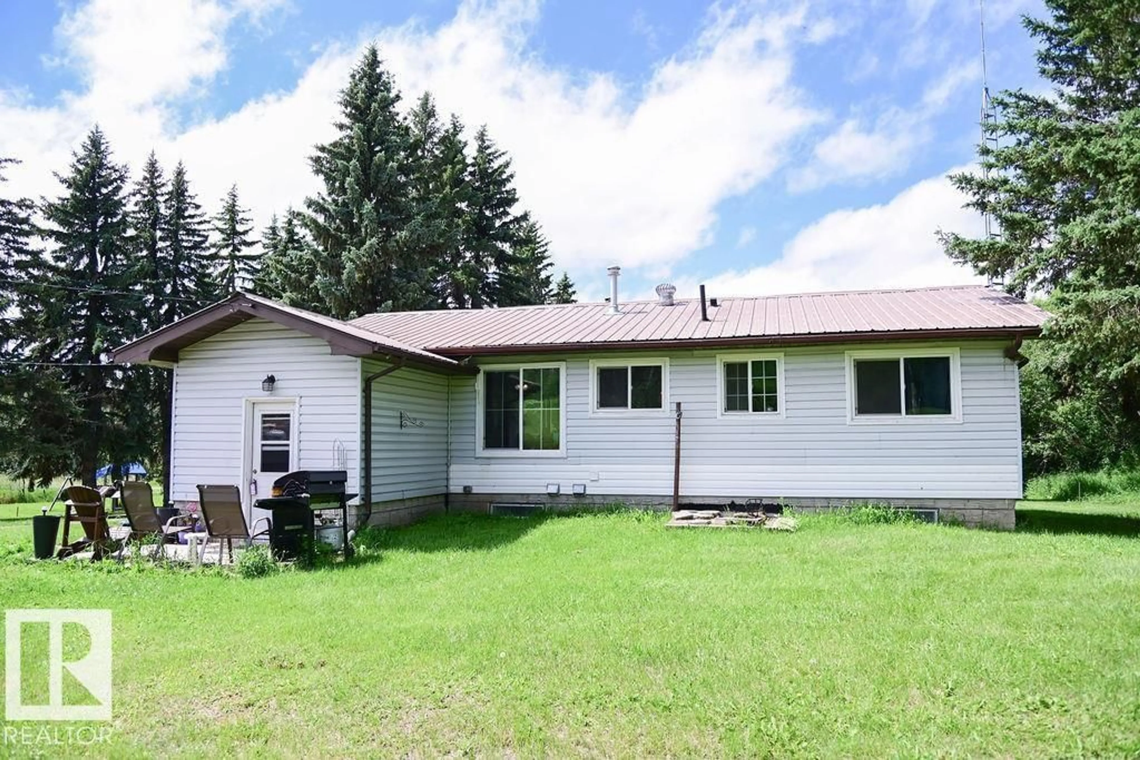 Home with vinyl exterior material, unknown for 58309 RGE RD 244, Rural Westlock County Alberta T0G1L0