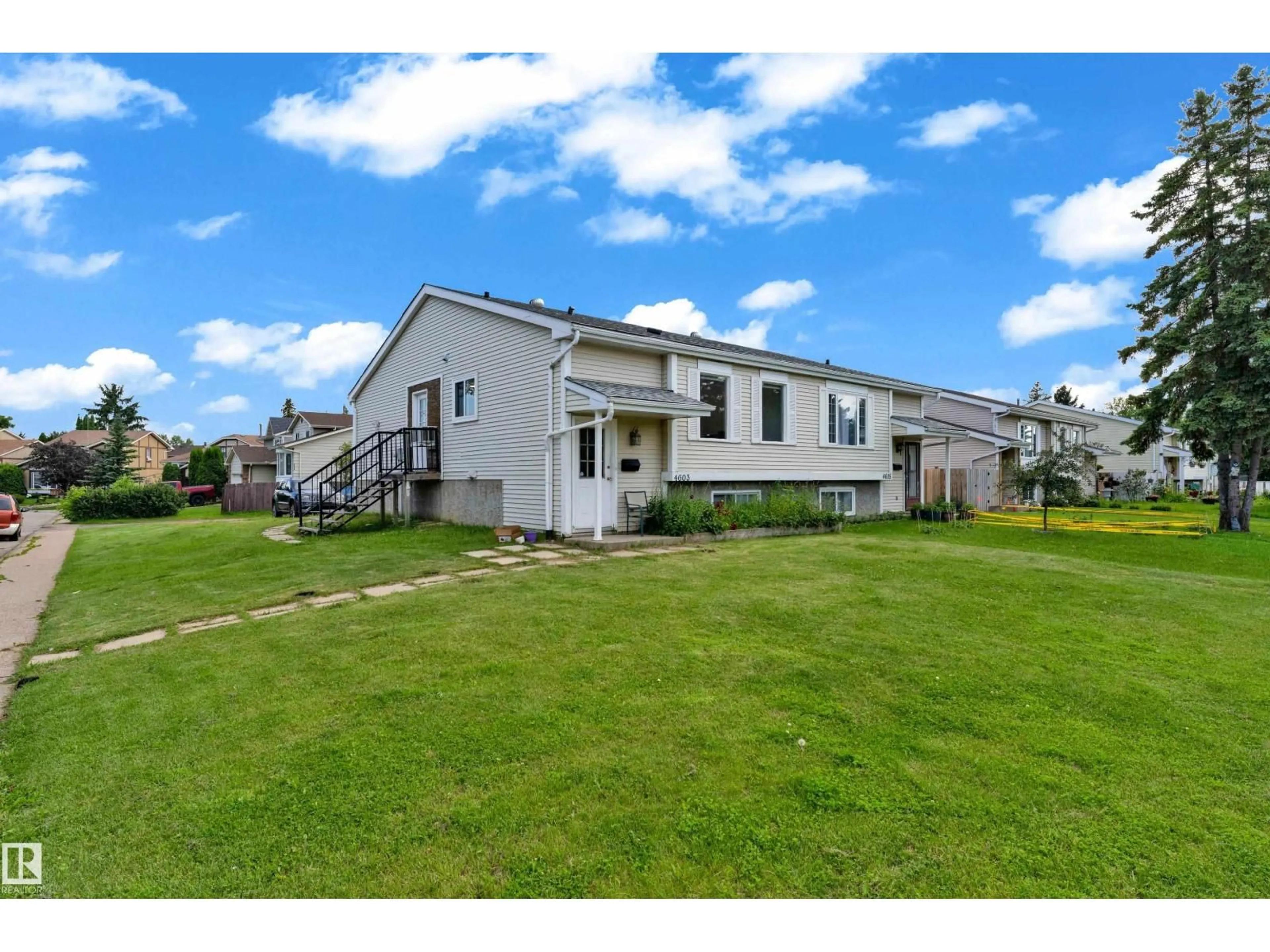 A pic from outside/outdoor area/front of a property/back of a property/a pic from drone, unknown for NW - 4603 36 AV, Edmonton Alberta T6L3S2