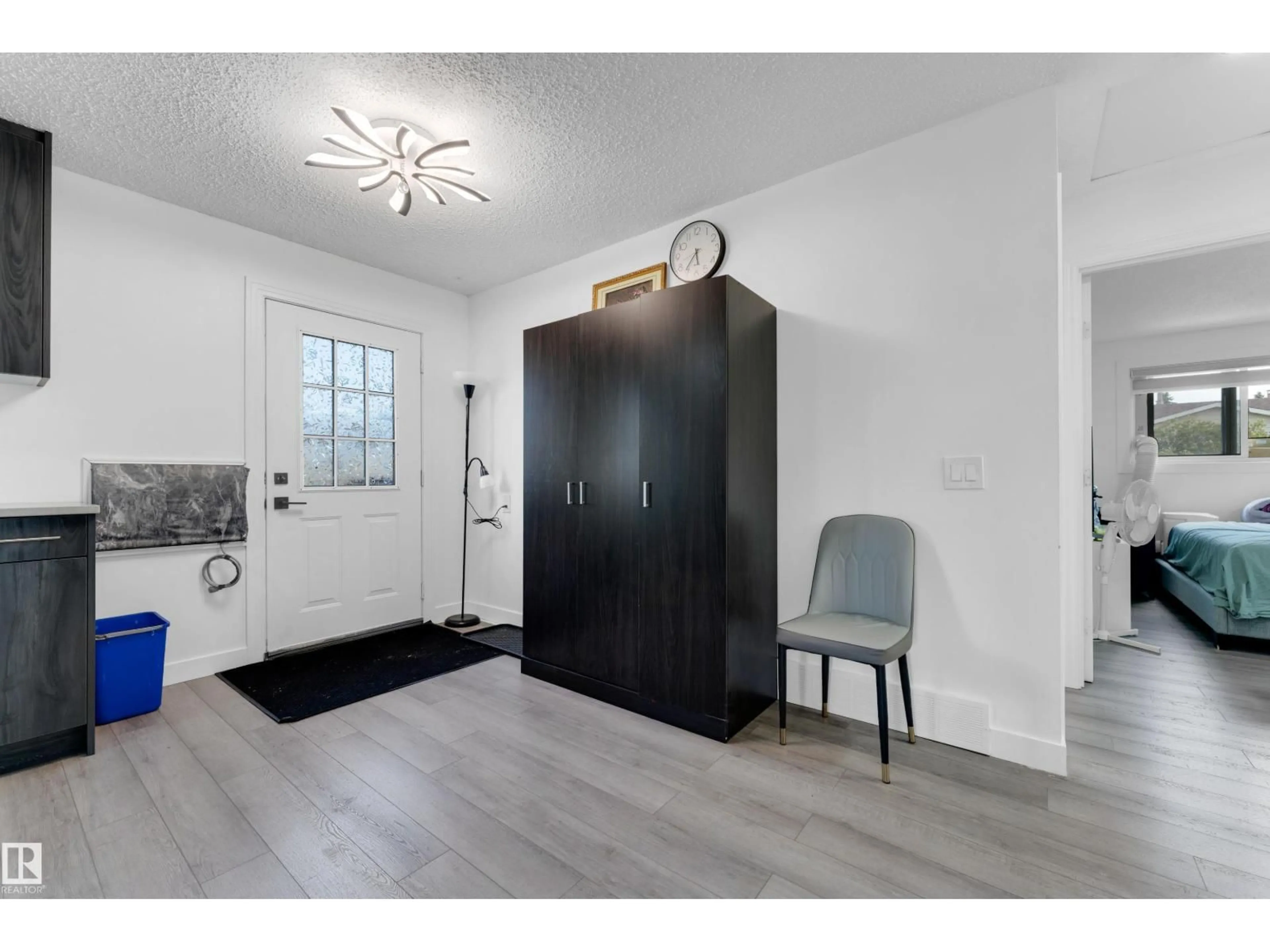 Indoor entryway for NW - 4603 36 AV, Edmonton Alberta T6L3S2