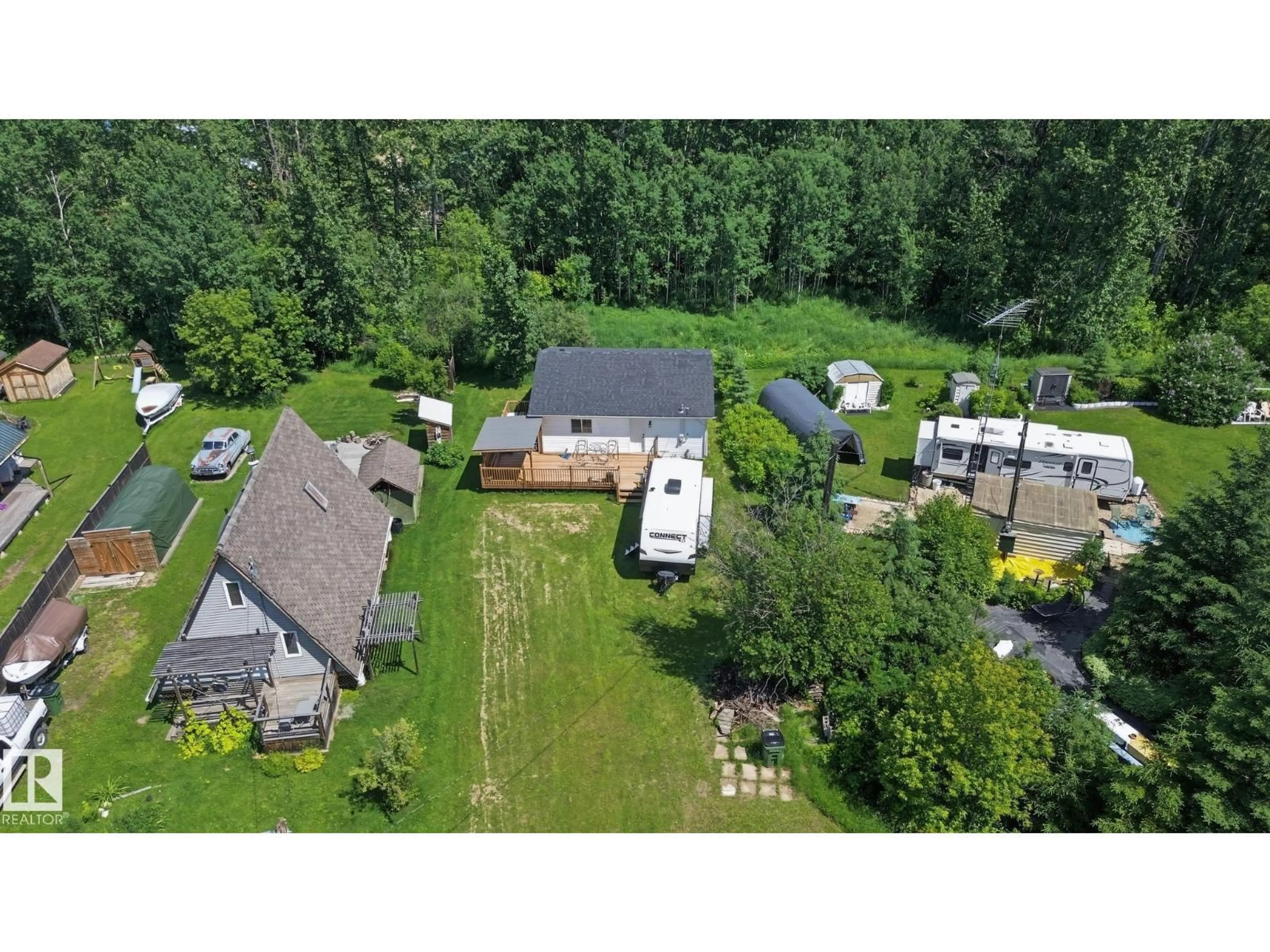 A pic from outside/outdoor area/front of a property/back of a property/a pic from drone, unknown for 21 SPRUCE CR, Rural Lac Ste. Anne County Alberta T0E0A0