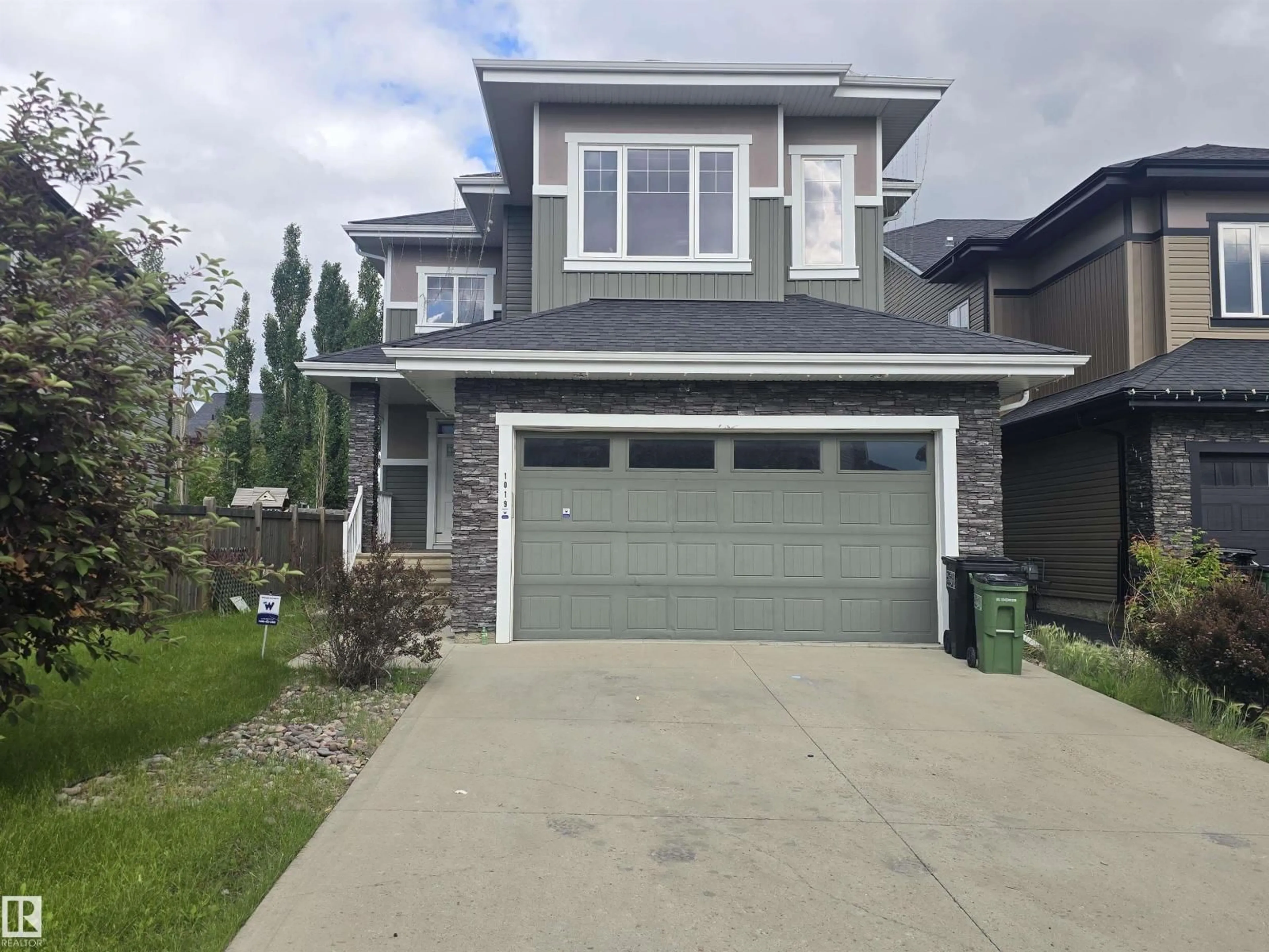 Home with vinyl exterior material, street for SW - 1019 175 ST, Edmonton Alberta T6W1Z7