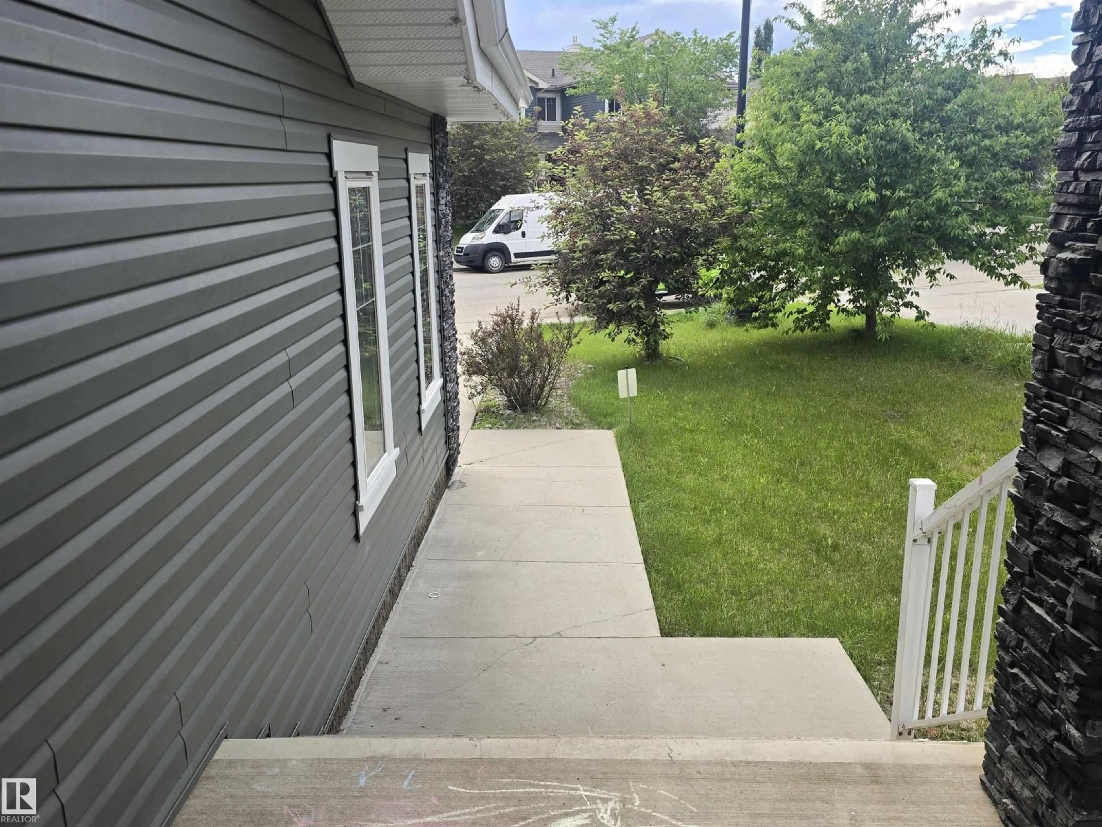 Patio, street for SW - 1019 175 ST, Edmonton Alberta T6W1Z7
