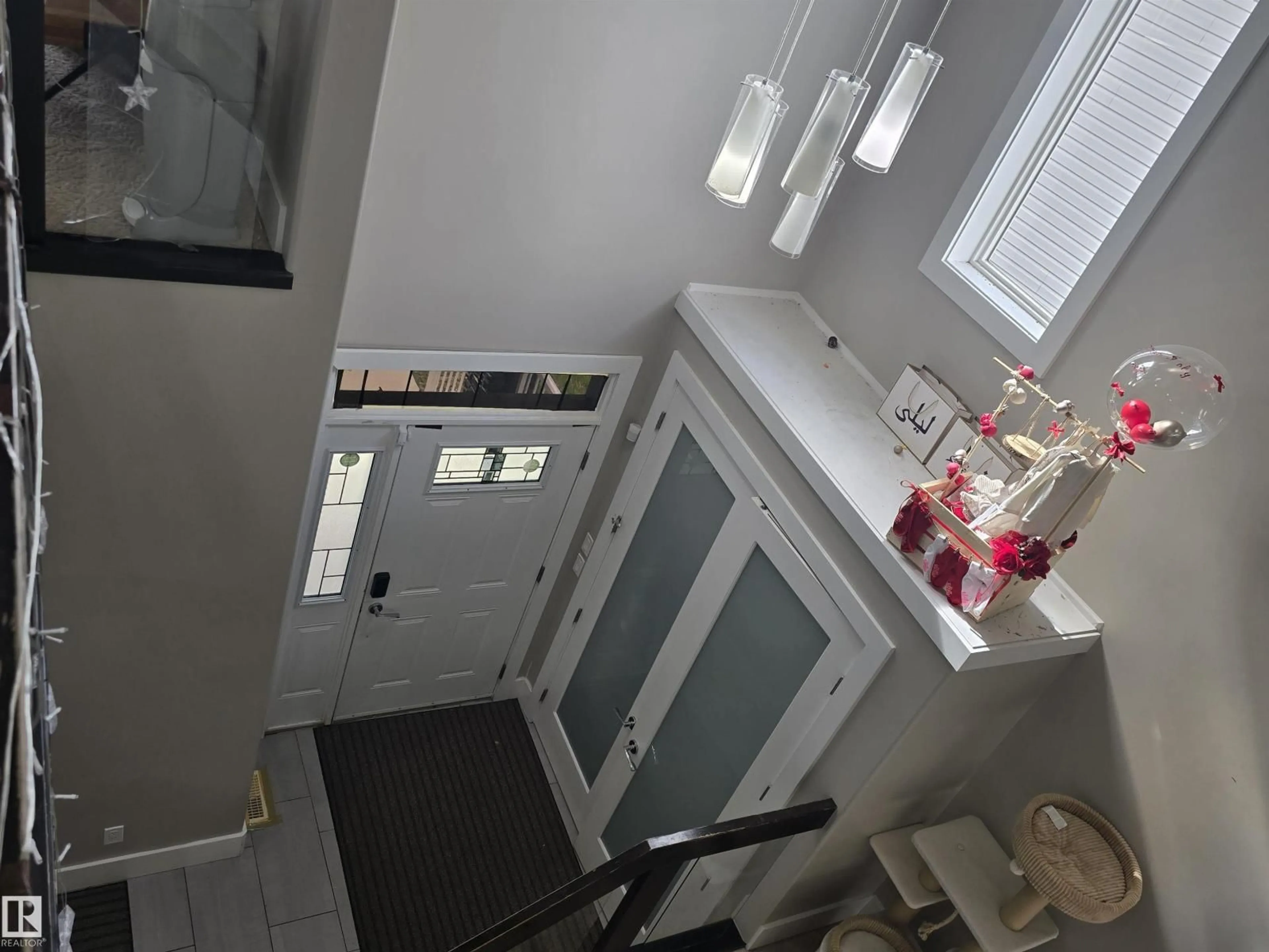 Indoor entryway for SW - 1019 175 ST, Edmonton Alberta T6W1Z7
