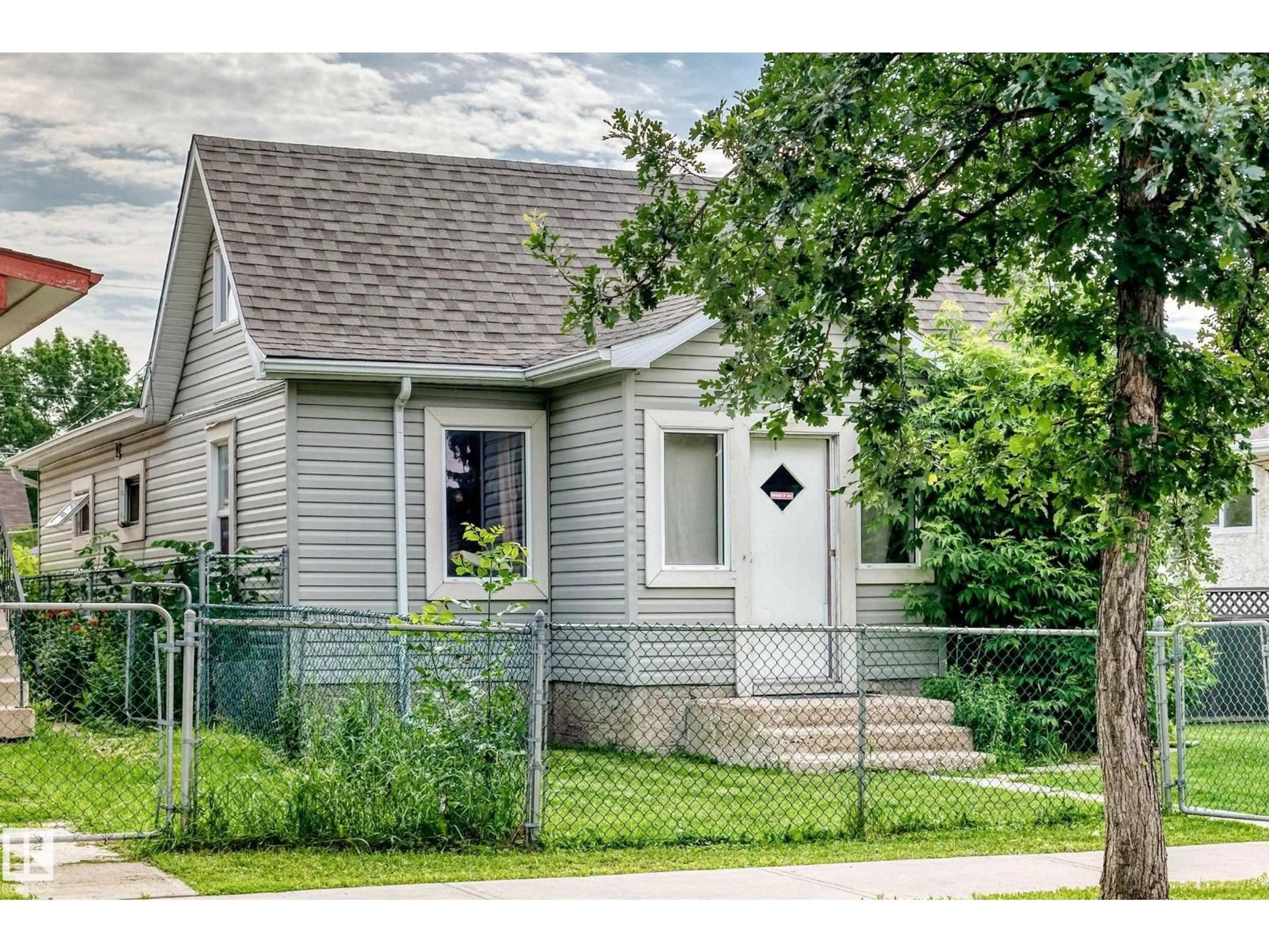 Home with vinyl exterior material, street for NW - 11939 89 ST, Edmonton Alberta T5B3V9