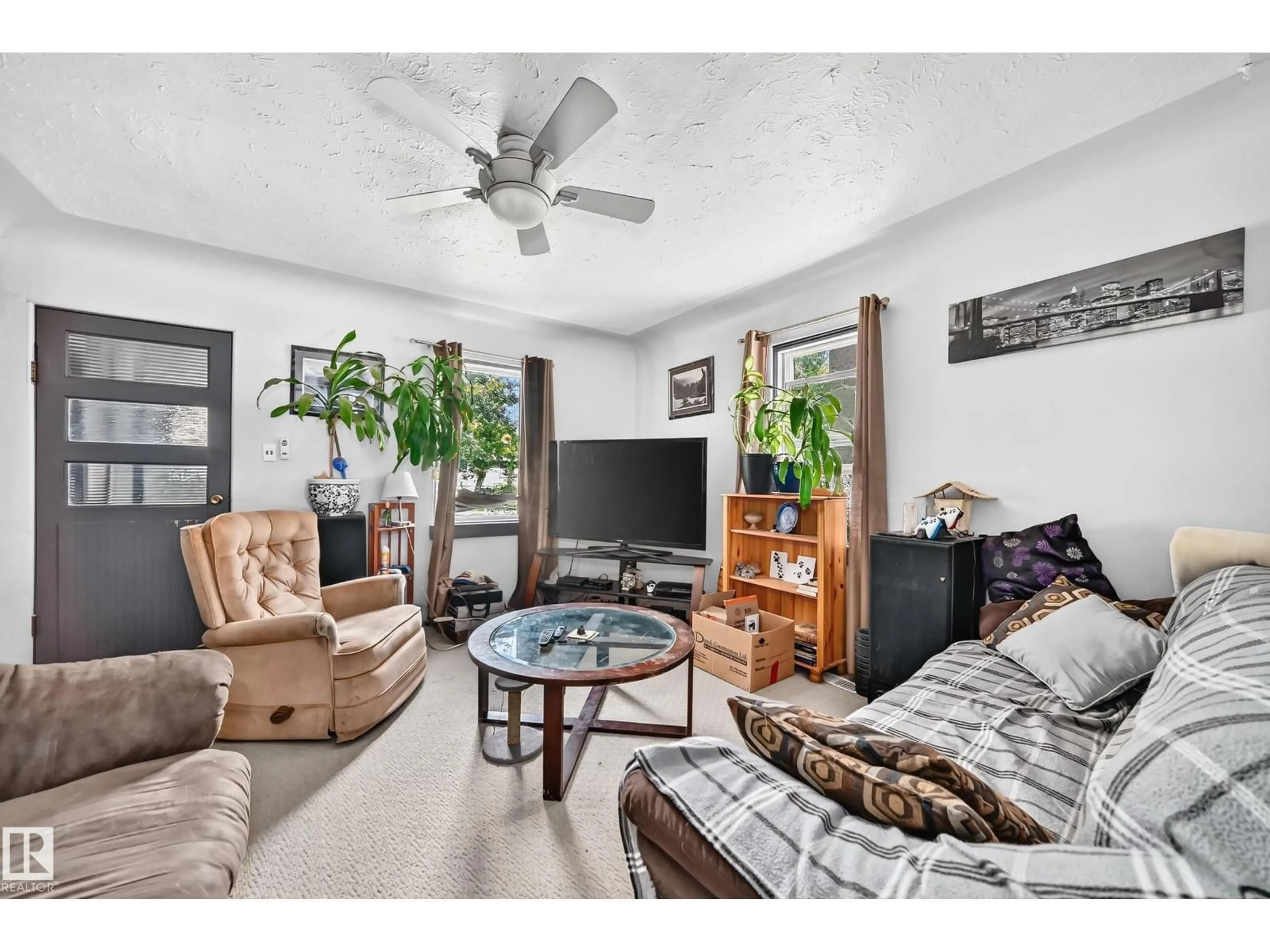 Living room with furniture, unknown for NW - 11939 89 ST, Edmonton Alberta T5B3V9