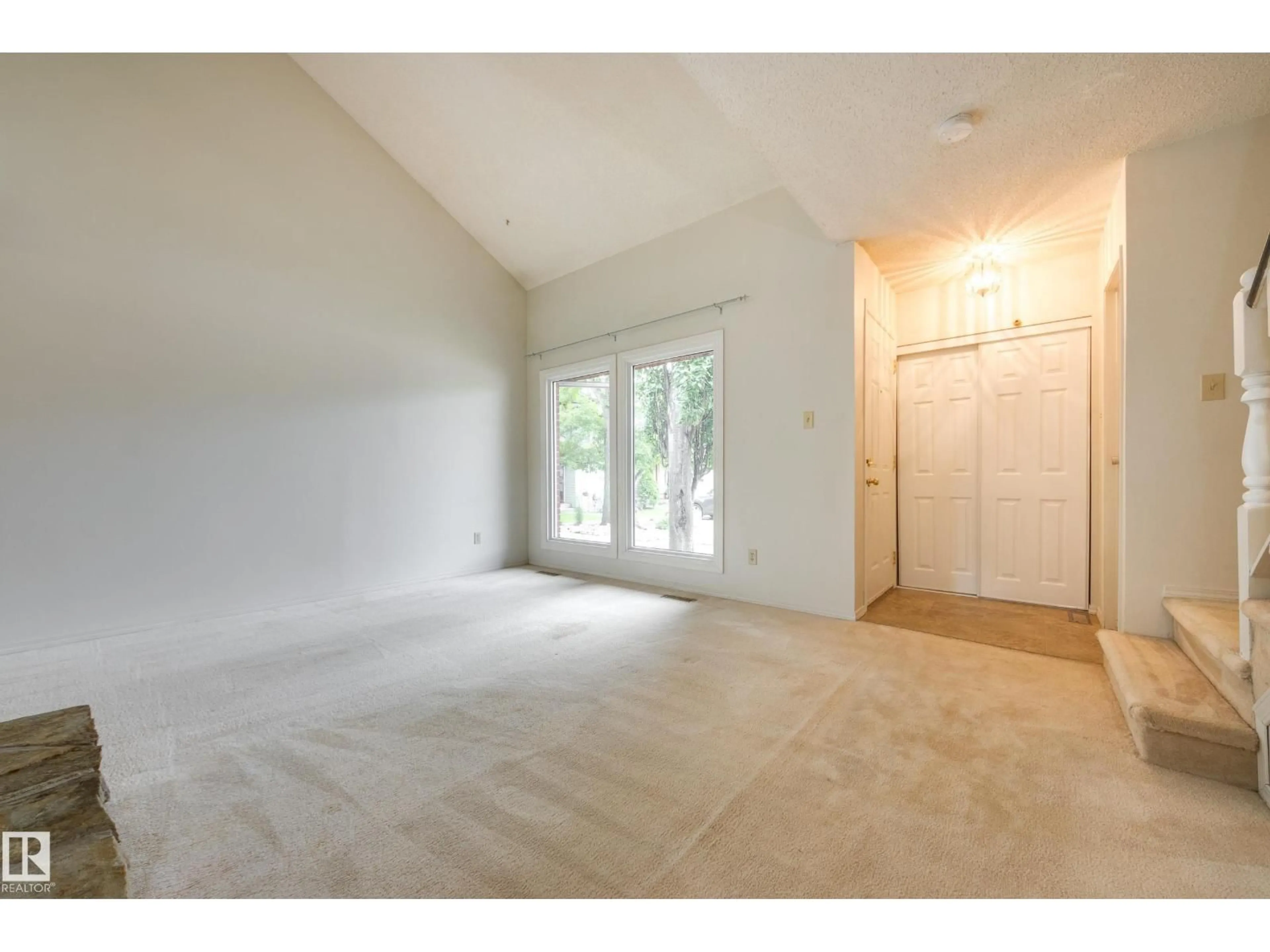 A pic of a room for 5441 HILL VIEW CR, Edmonton Alberta T6L1V9