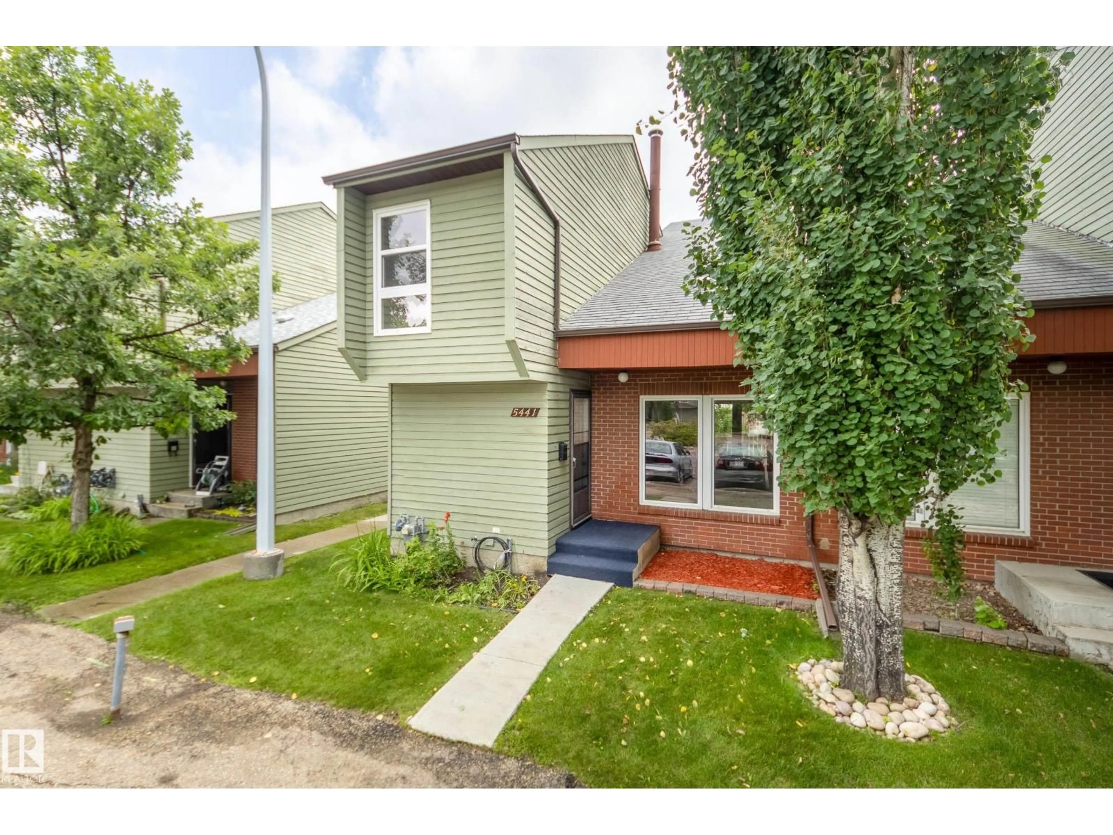 Home with brick exterior material, street for 5441 HILL VIEW CR, Edmonton Alberta T6L1V9