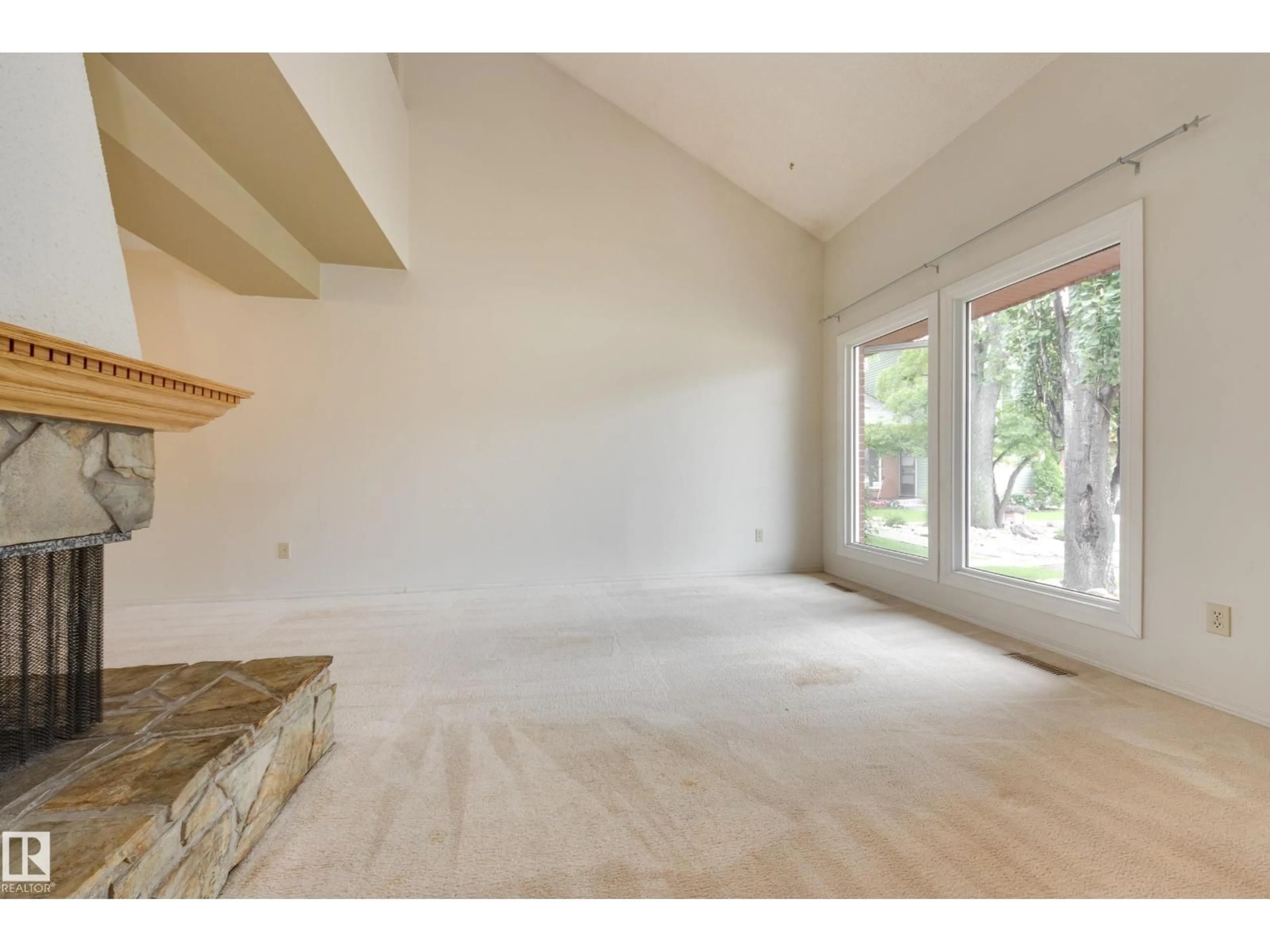 A pic of a room for 5441 HILL VIEW CR, Edmonton Alberta T6L1V9