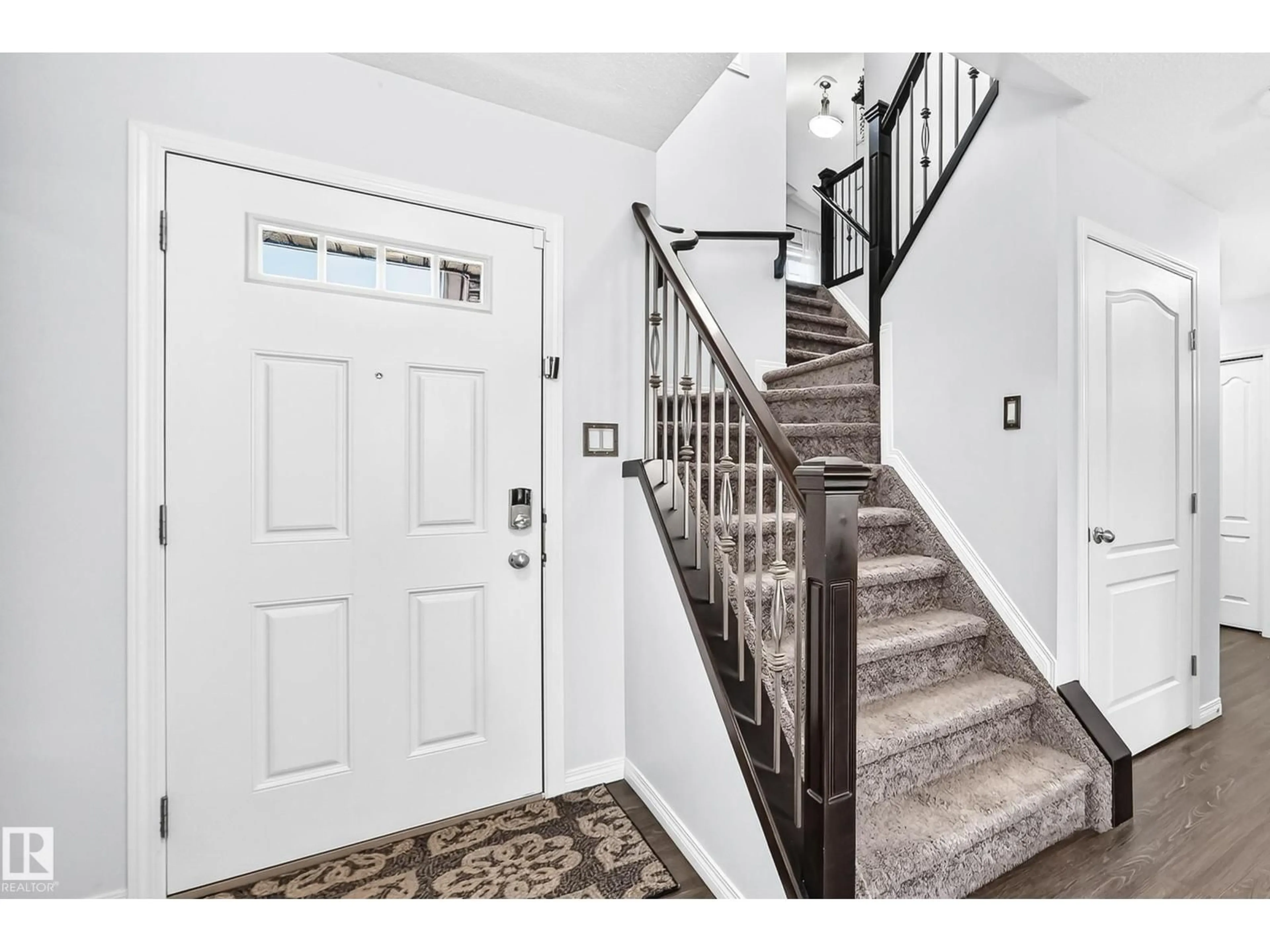 Indoor entryway for WD - 1935 DAVIDSON SW, Edmonton Alberta T6W3J4