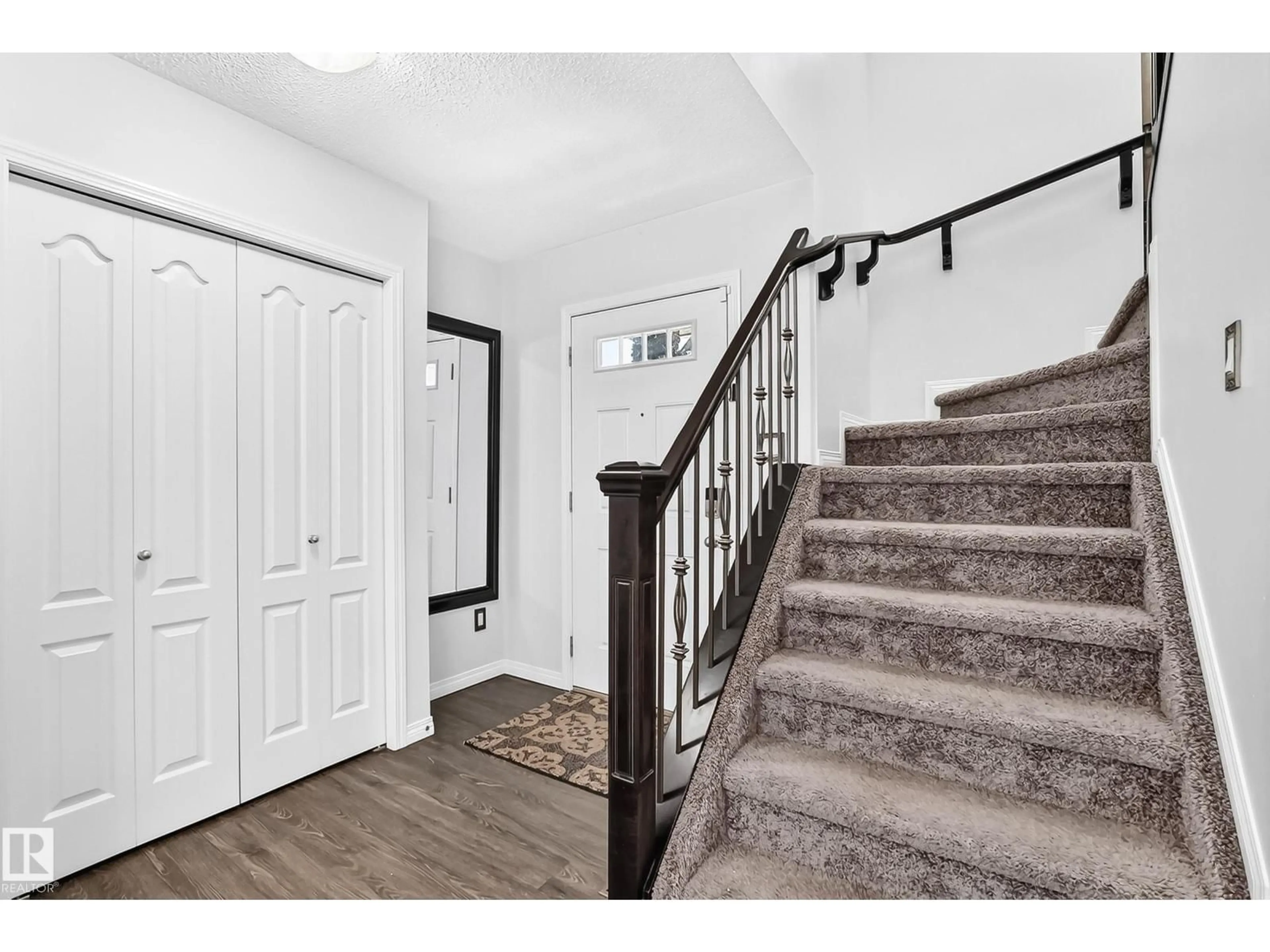 Indoor entryway for WD - 1935 DAVIDSON SW, Edmonton Alberta T6W3J4
