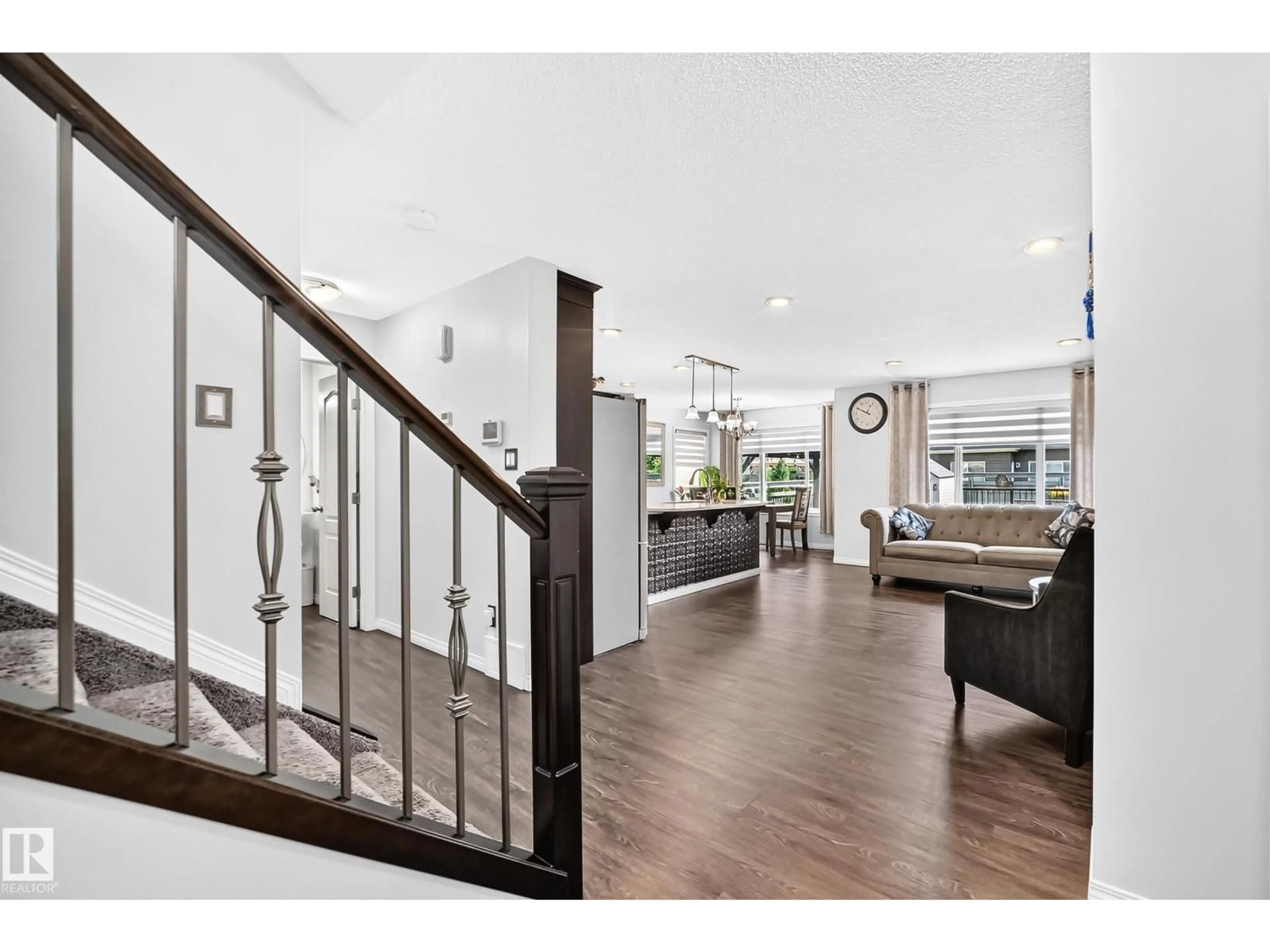 Indoor foyer for WD - 1935 DAVIDSON SW, Edmonton Alberta T6W3J4