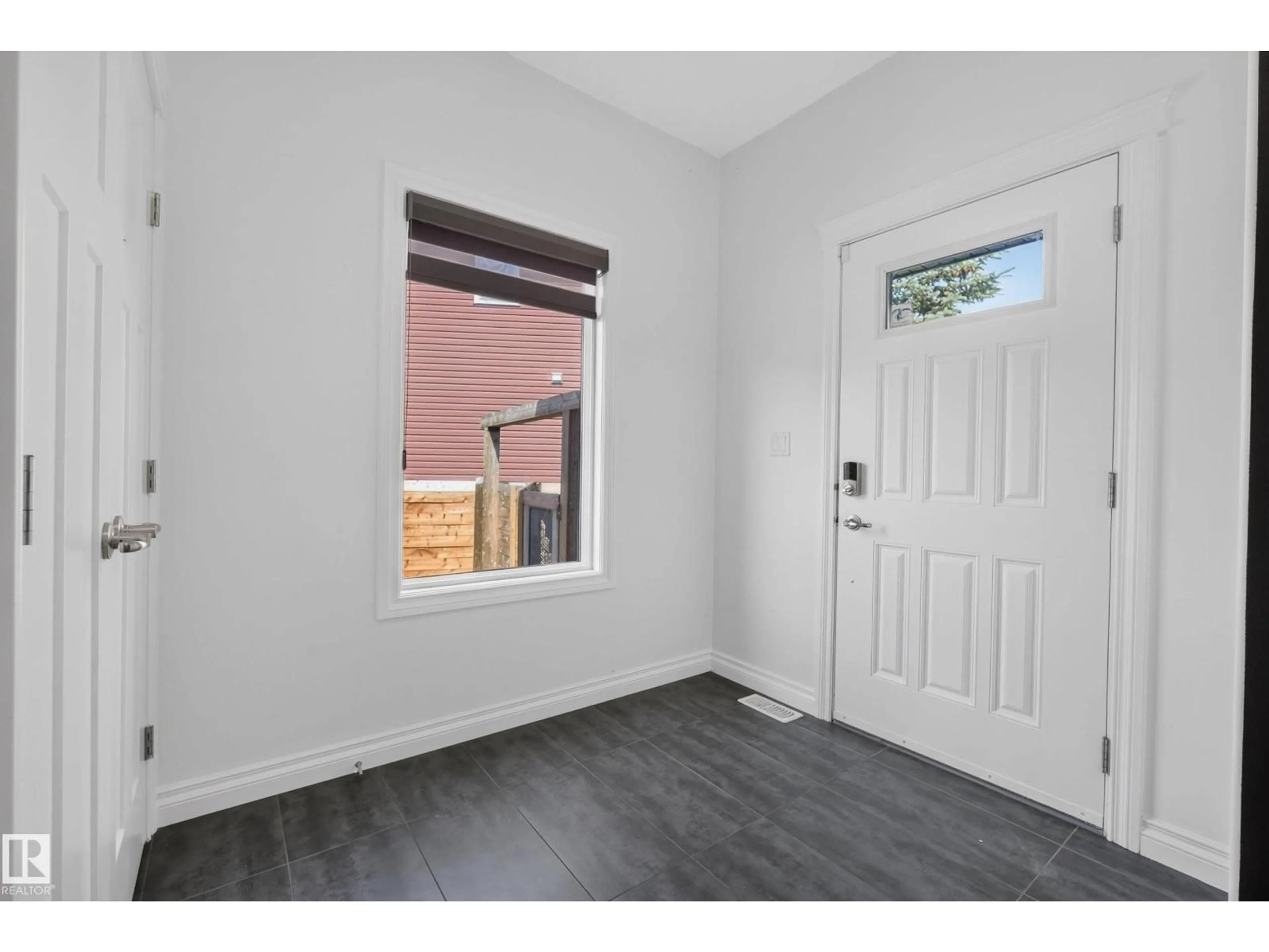 Indoor entryway for 720 CHARLESWORTH WY, Edmonton Alberta T6X2E9