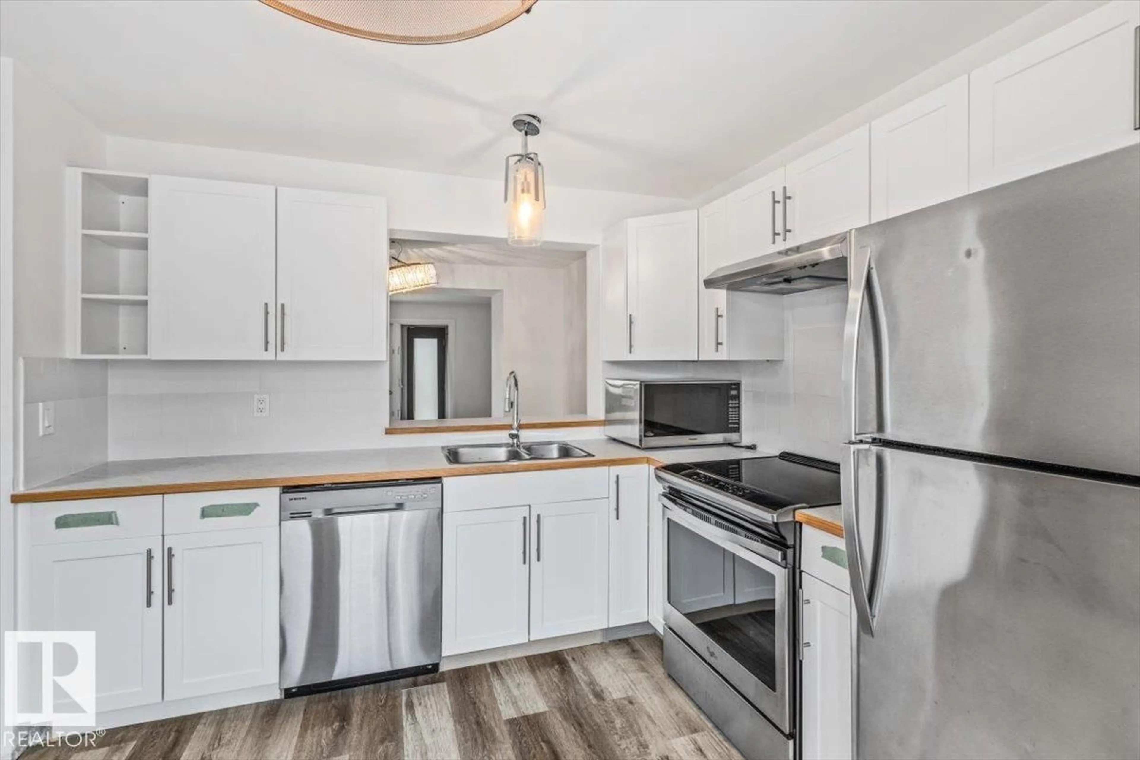 Standard kitchen, unknown for NW - 2135 141 AV, Edmonton Alberta T5Y1C4