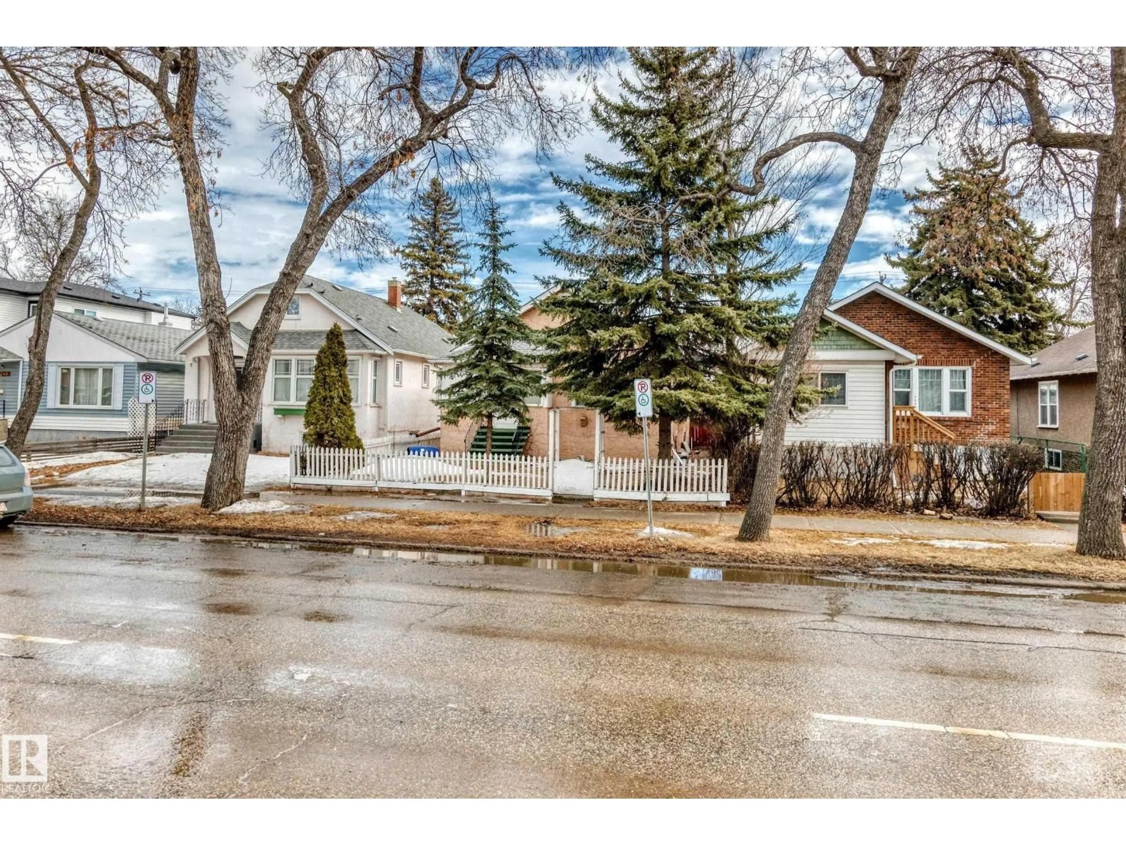 Unknown for NW - 11239 97 ST, Edmonton Alberta T5G1X2