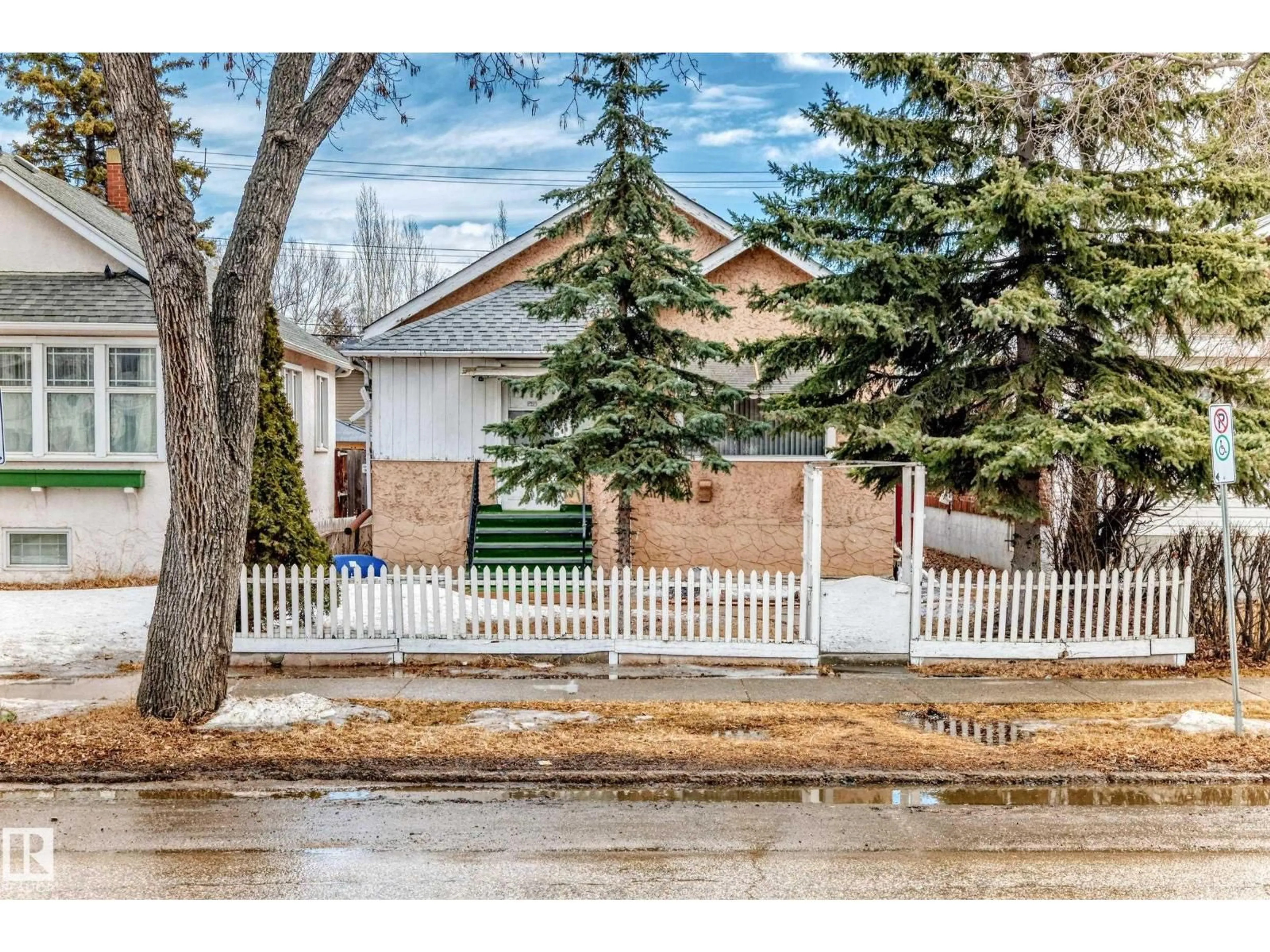 Unknown for NW - 11239 97 ST, Edmonton Alberta T5G1X2