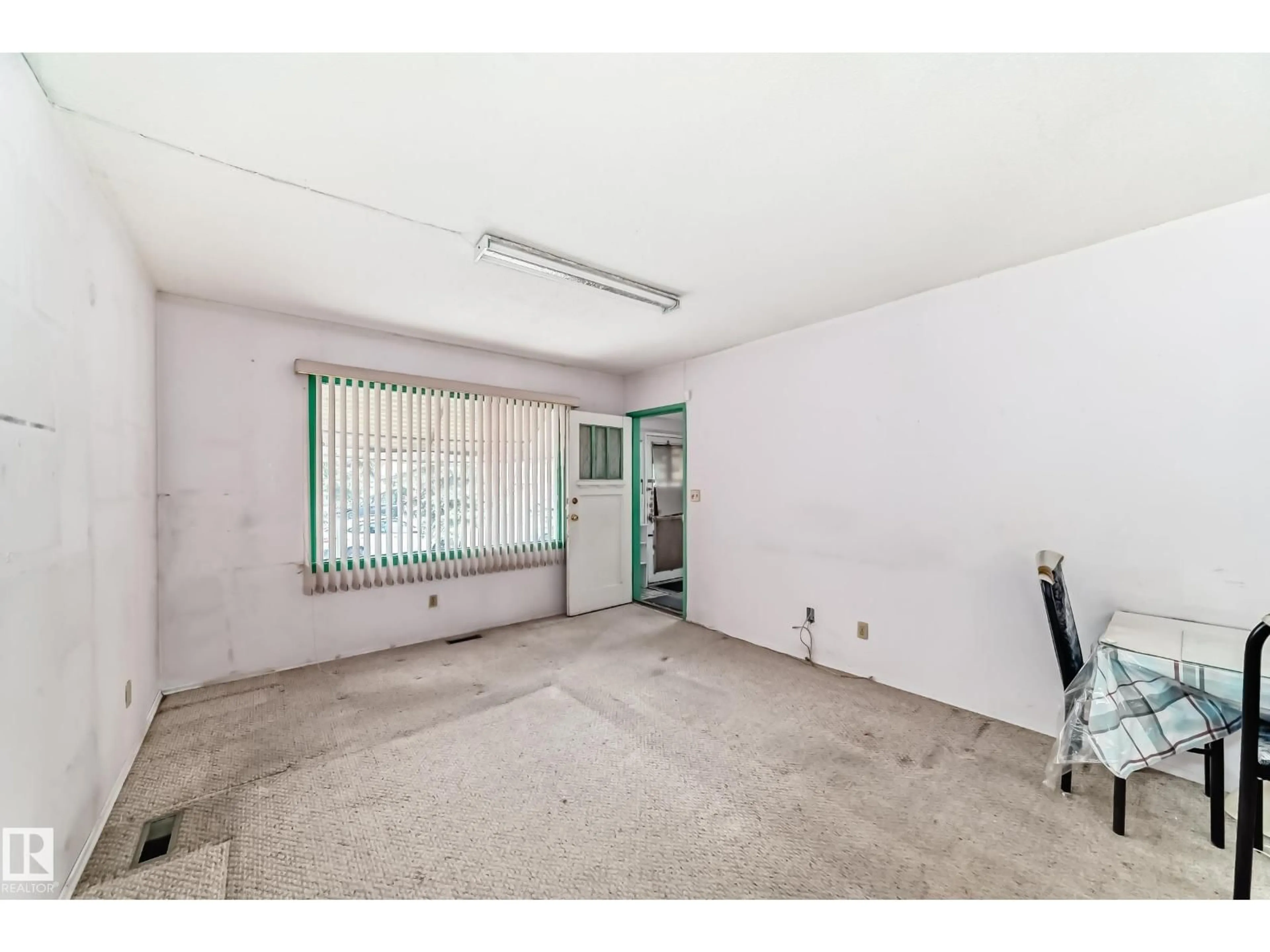 A pic of a room for NW - 11239 97 ST, Edmonton Alberta T5G1X2