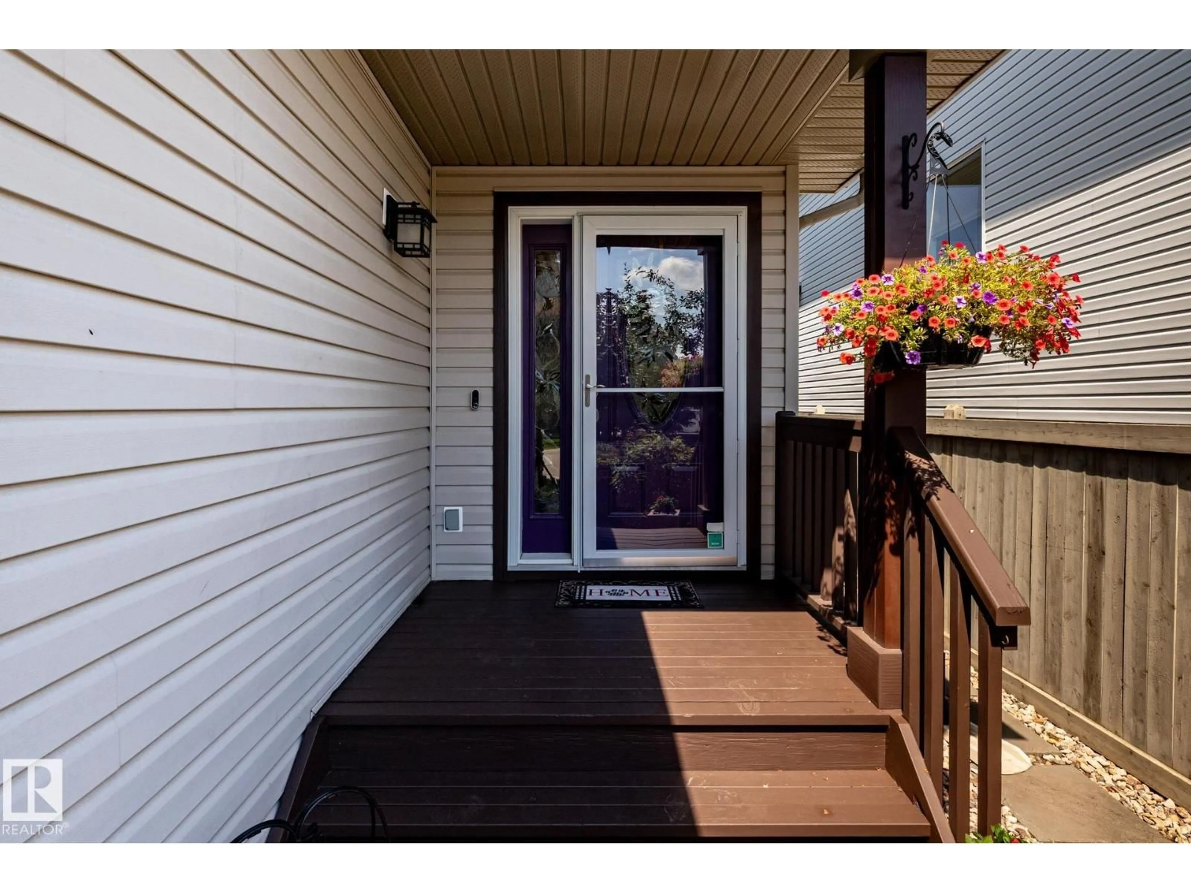 Indoor entryway for 5820 7 AV SW, Edmonton Alberta T6X0G6