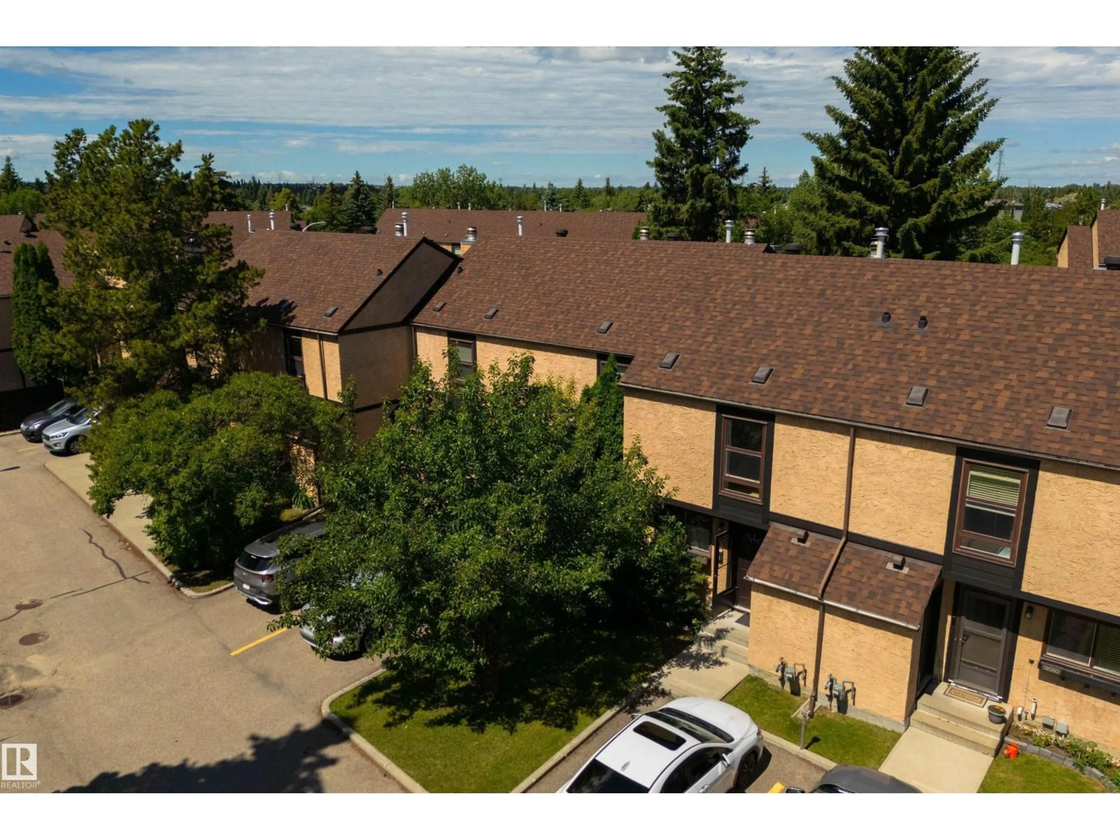 A pic from outside/outdoor area/front of a property/back of a property/a pic from drone, unknown for 12062 25 AV, Edmonton Alberta T6J4L3