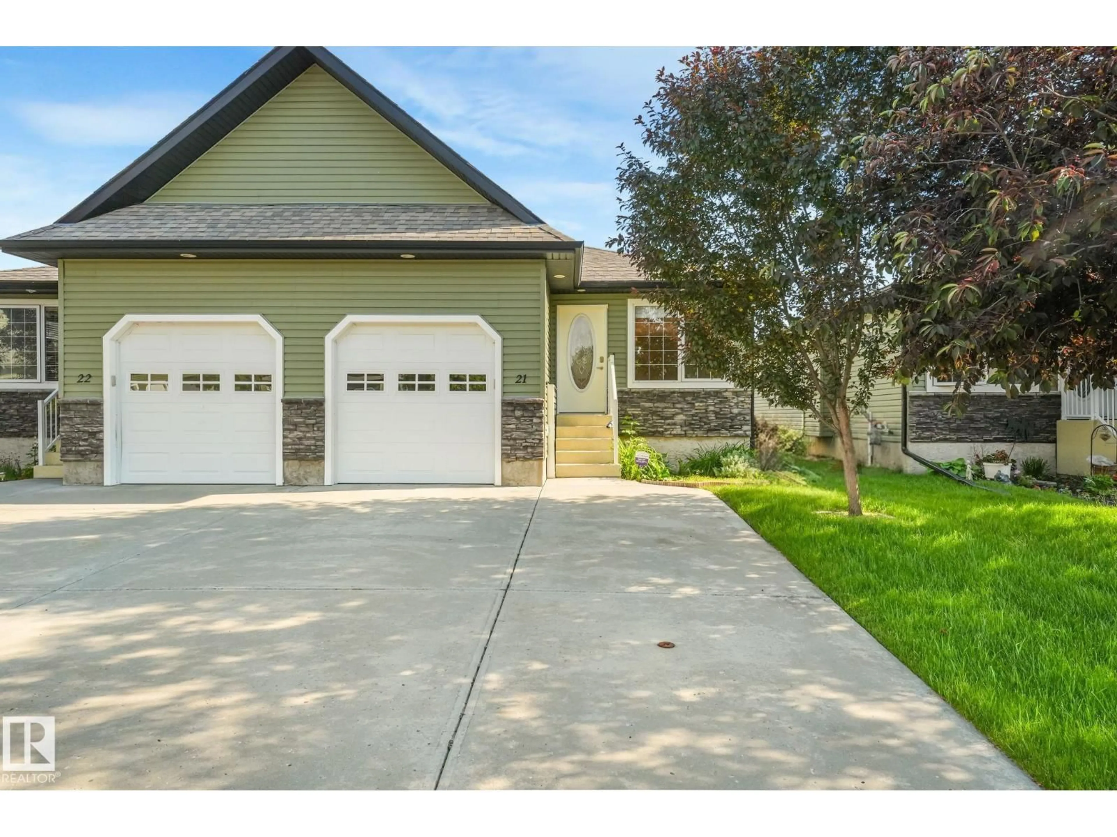 Indoor garage for 21 WILLOW WOOD CO, Stony Plain Alberta T7Z0E4