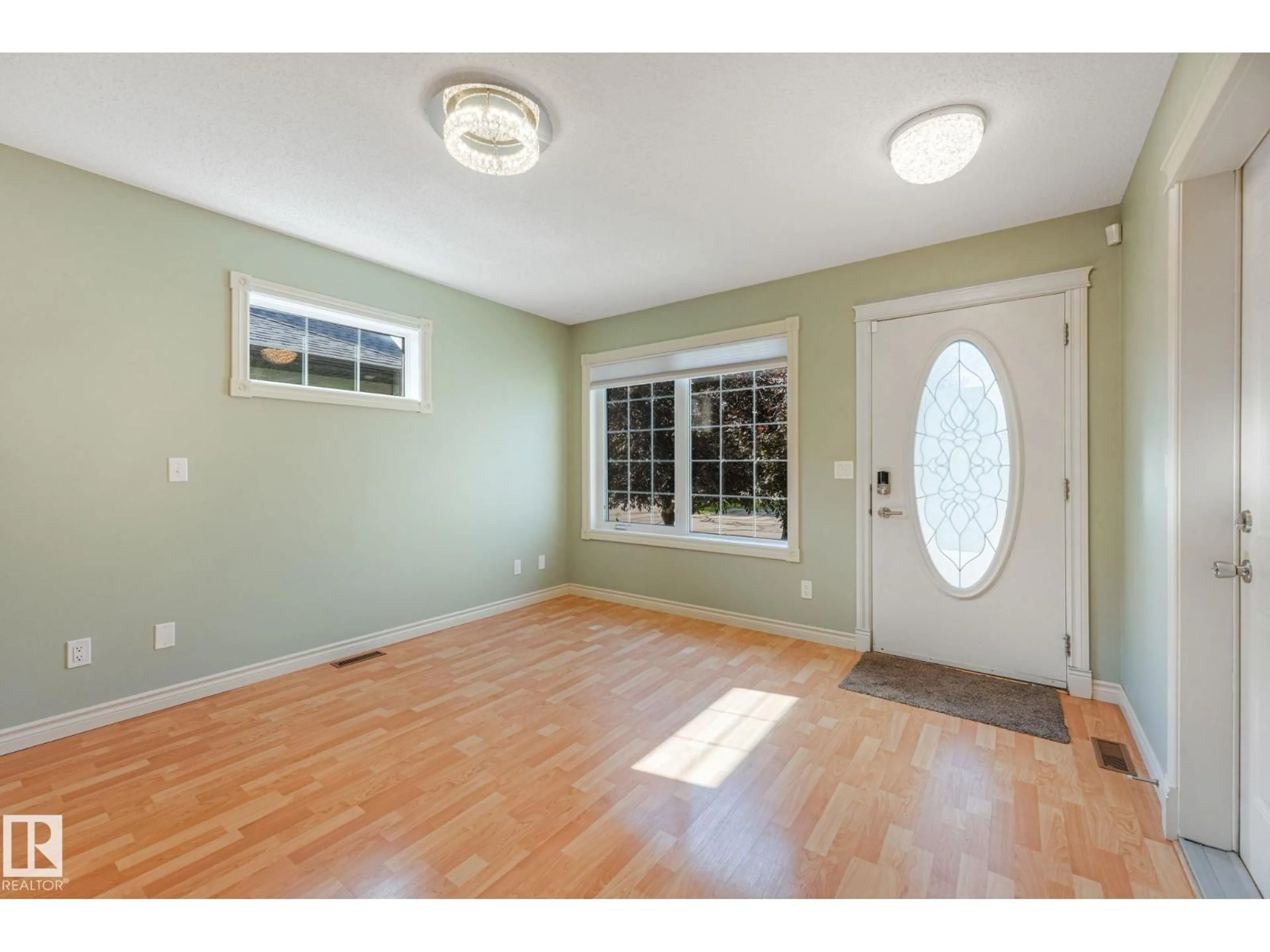 Indoor entryway for 21 WILLOW WOOD CO, Stony Plain Alberta T7Z0E4
