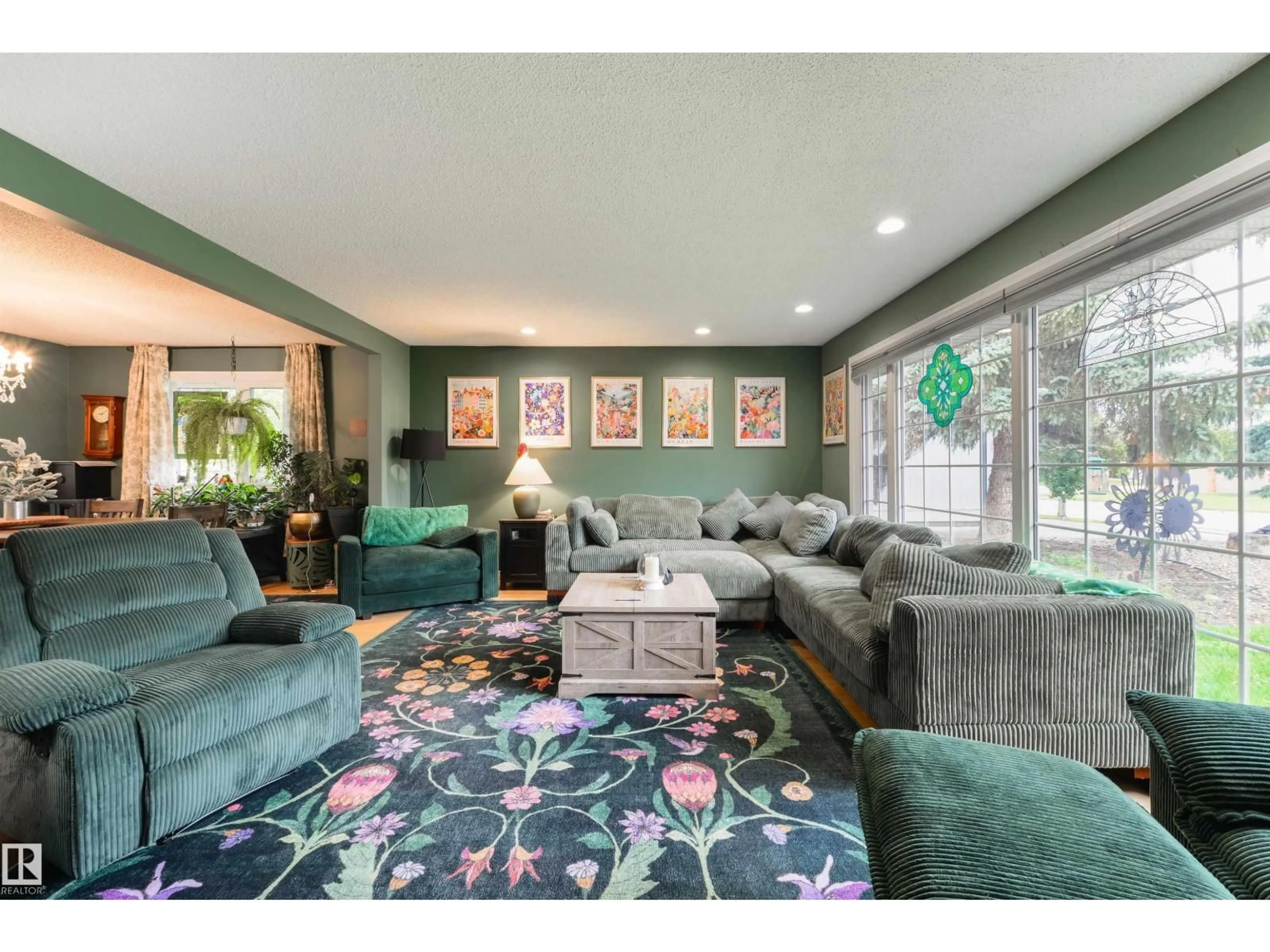Living room with furniture, carpet floor for 94 WOLF CR, Edmonton Alberta T5T1E2