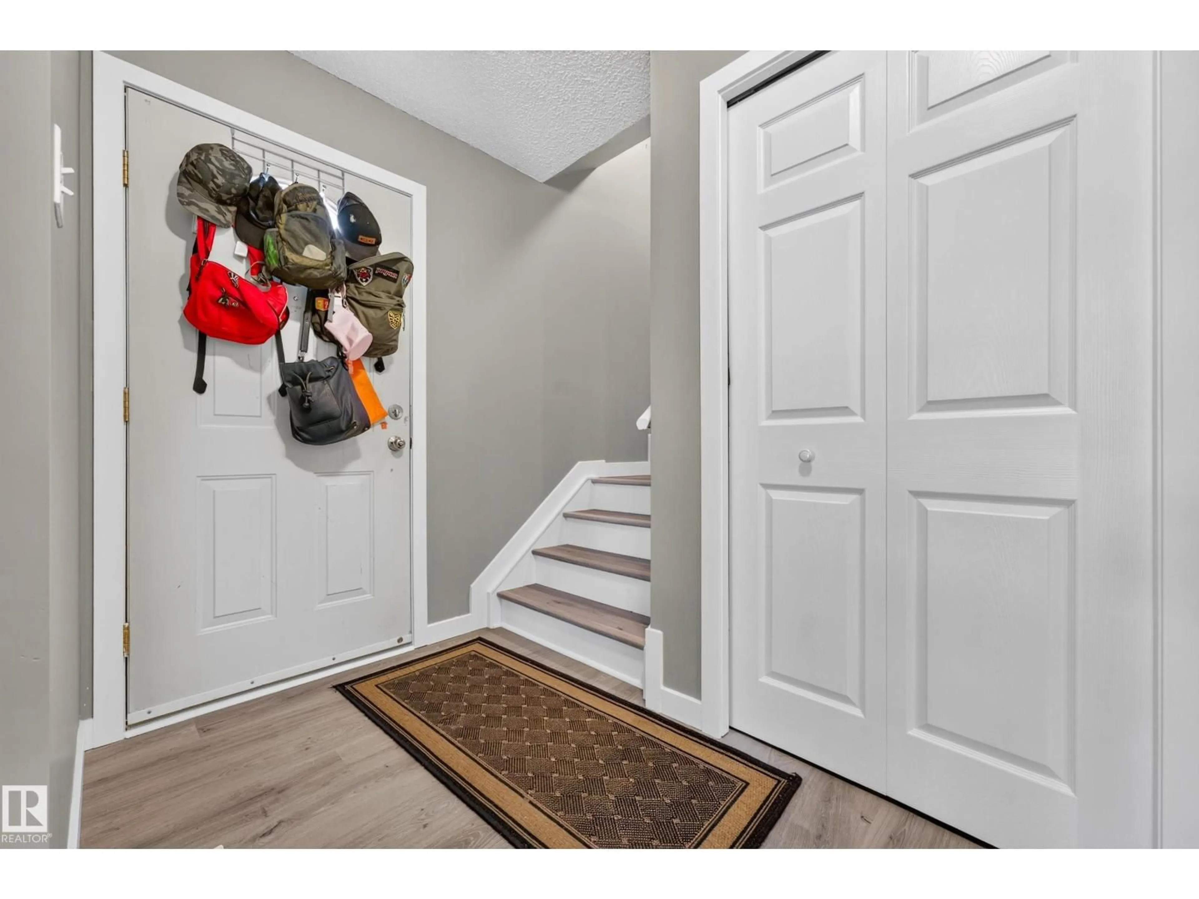 Indoor entryway for 61 - 2 MICHIGAN ST, Devon Alberta T9G1H7