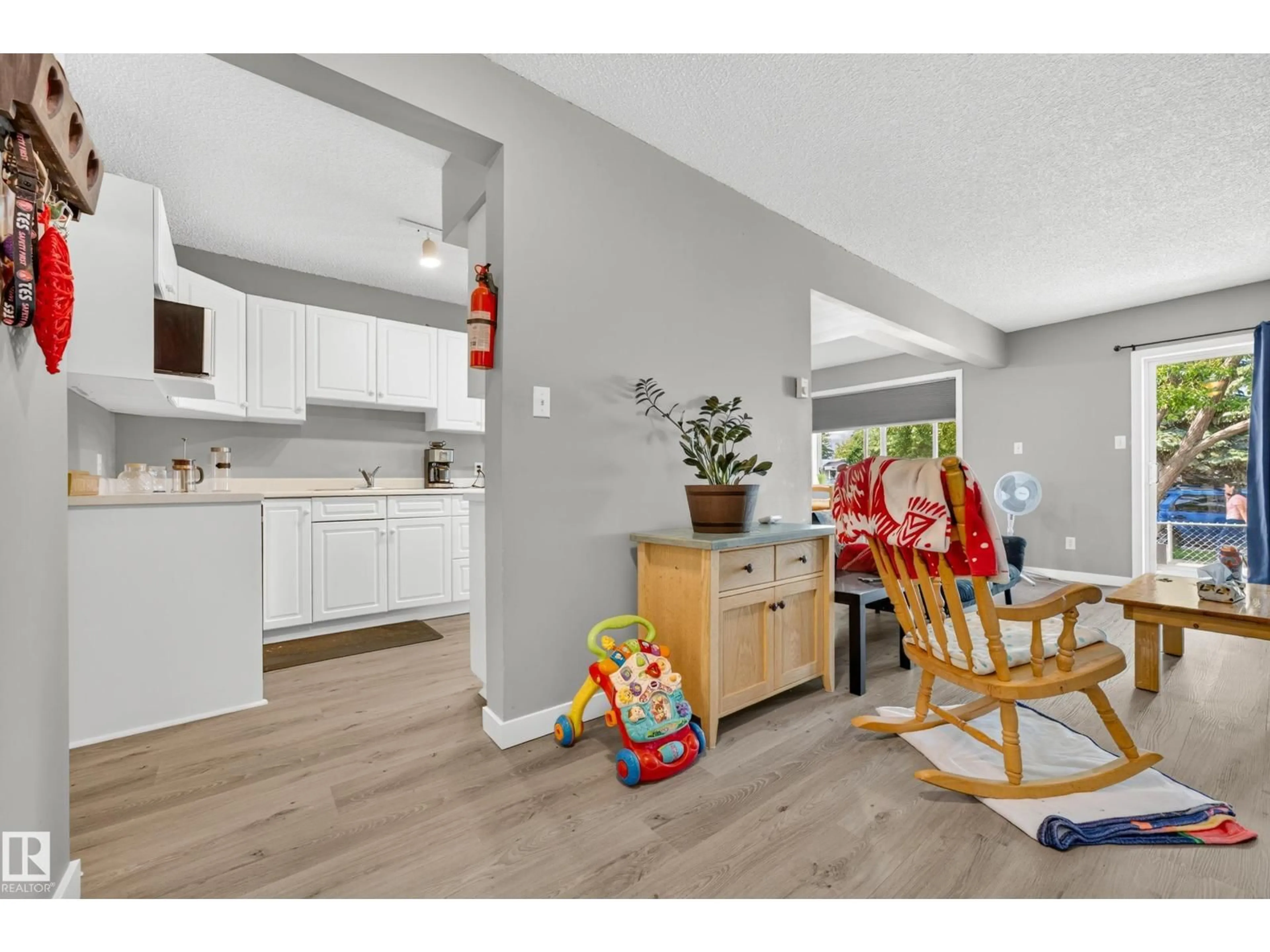 Open concept kitchen, wood/laminate floor for 61 - 2 MICHIGAN ST, Devon Alberta T9G1H7