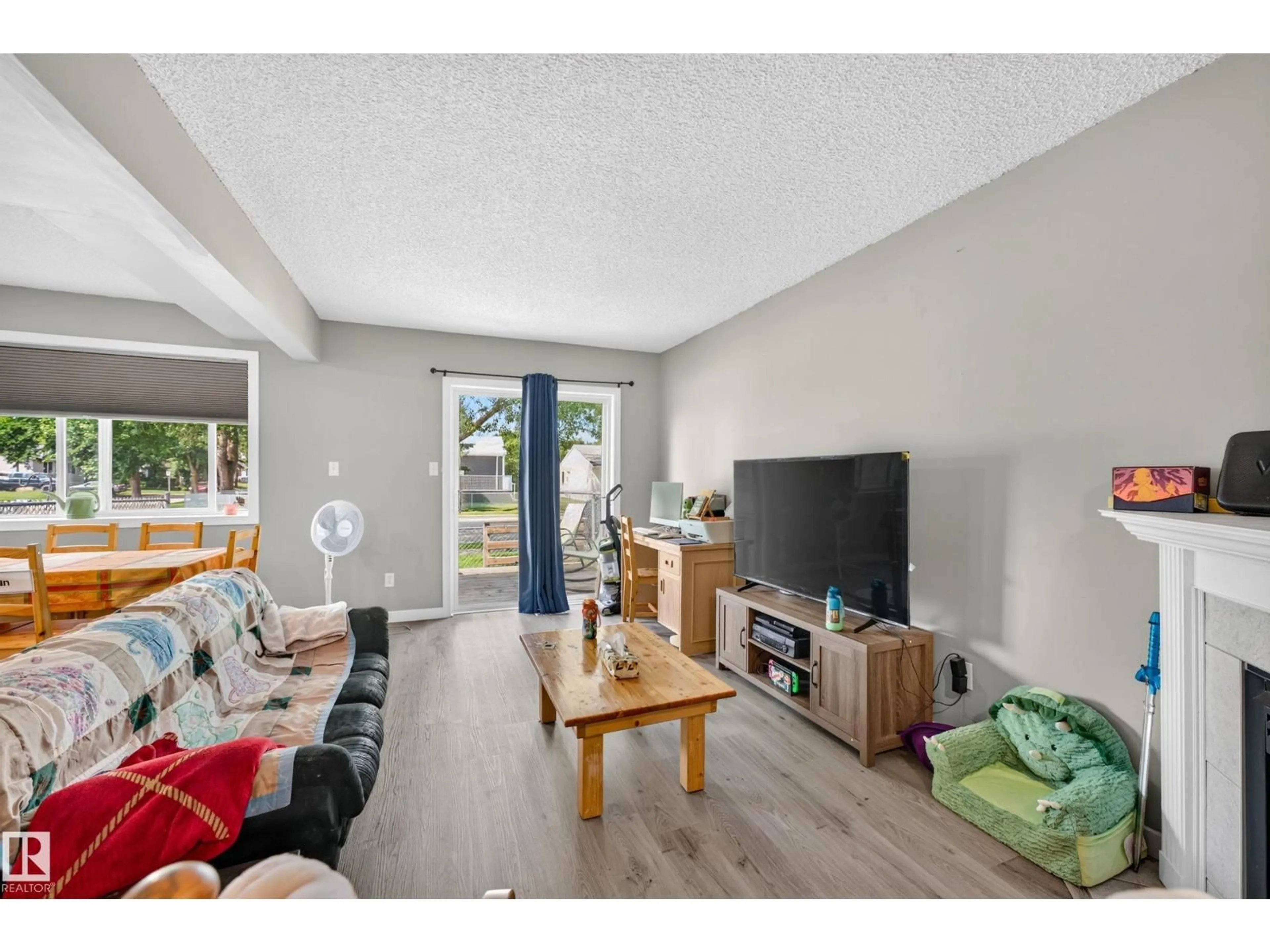 Living room with furniture, unknown for 61 - 2 MICHIGAN ST, Devon Alberta T9G1H7