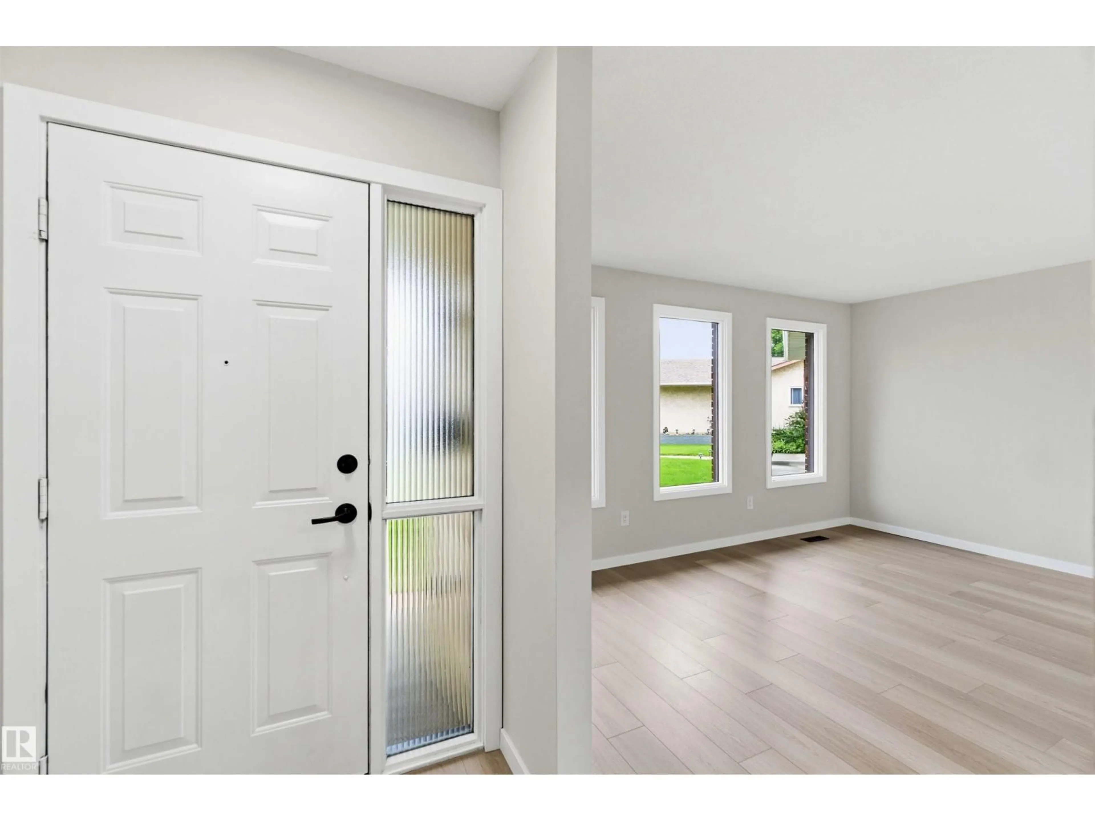 Indoor entryway for 7715 15 AV, Edmonton Alberta T6K2T2