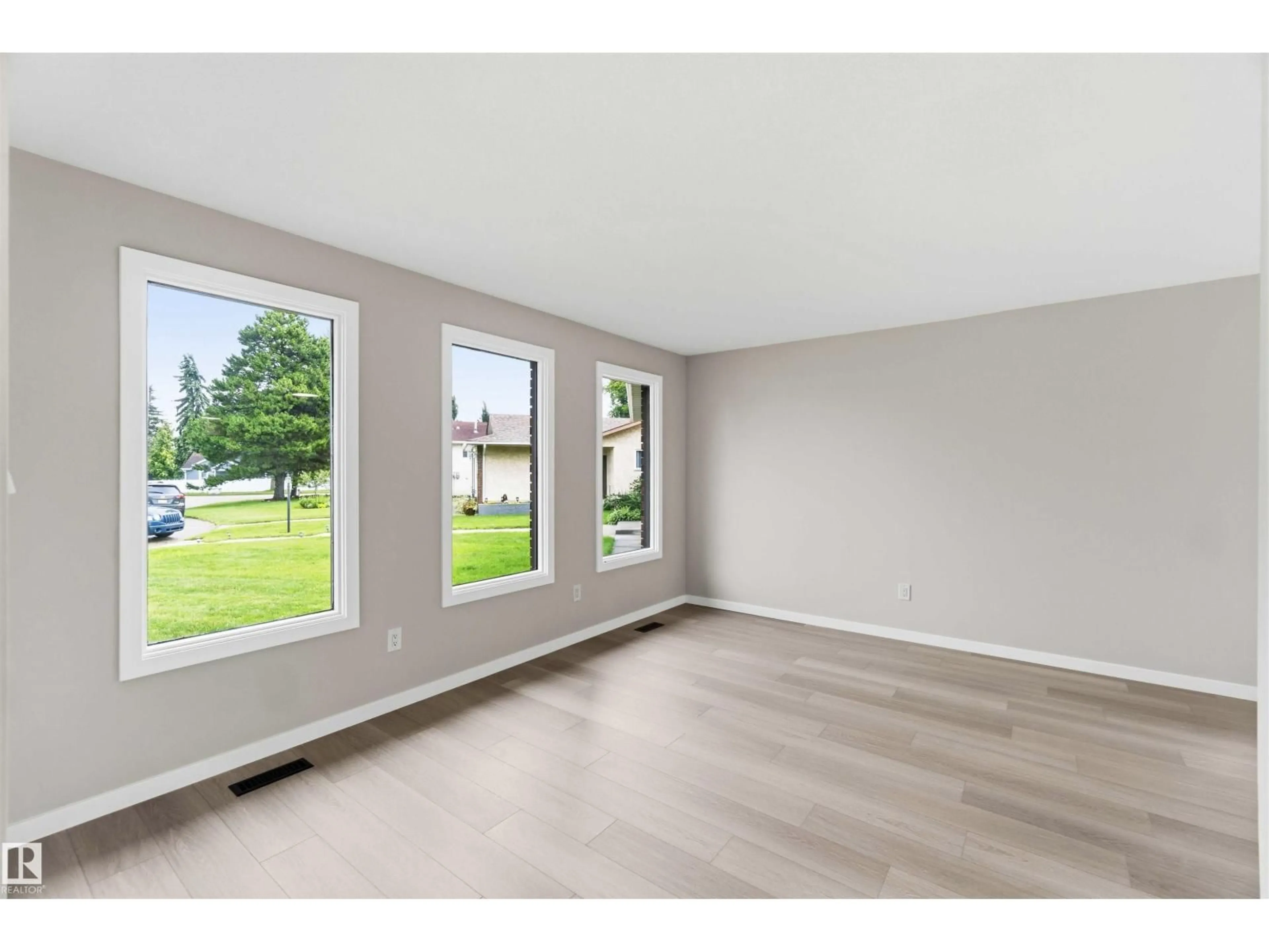 A pic of a room for 7715 15 AV, Edmonton Alberta T6K2T2