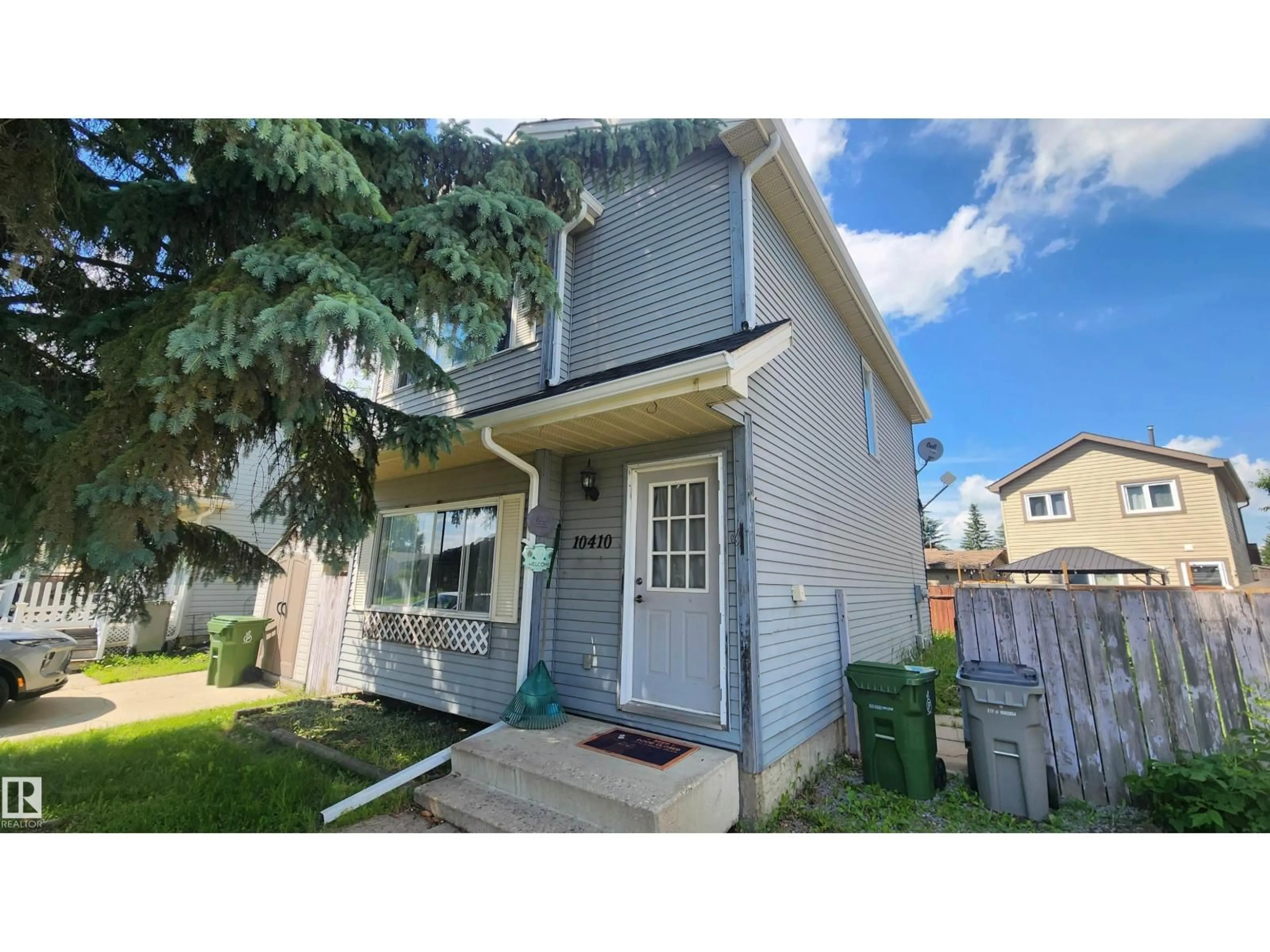 Home with vinyl exterior material, street for N - 10410 97 AV, Morinville Alberta T8R1E1