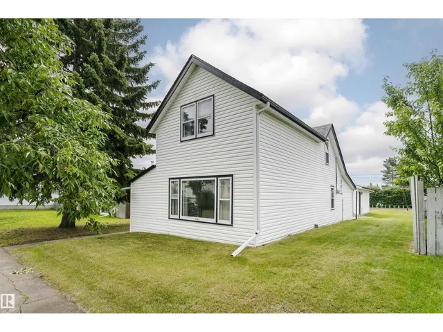 10105 98 AV, Morinville 2