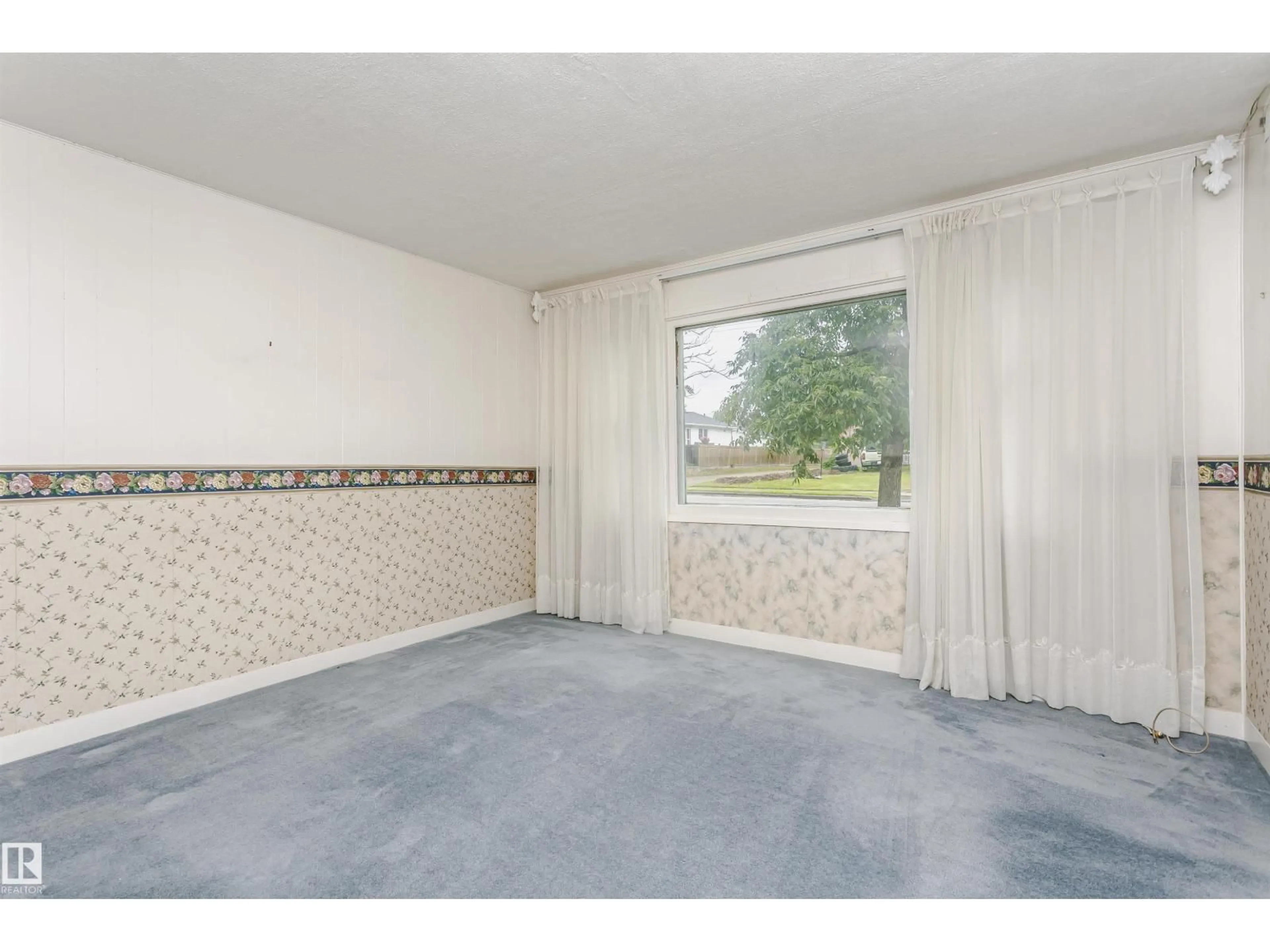 A pic of a room for 10105 98 AV, Morinville Alberta T8R1G3