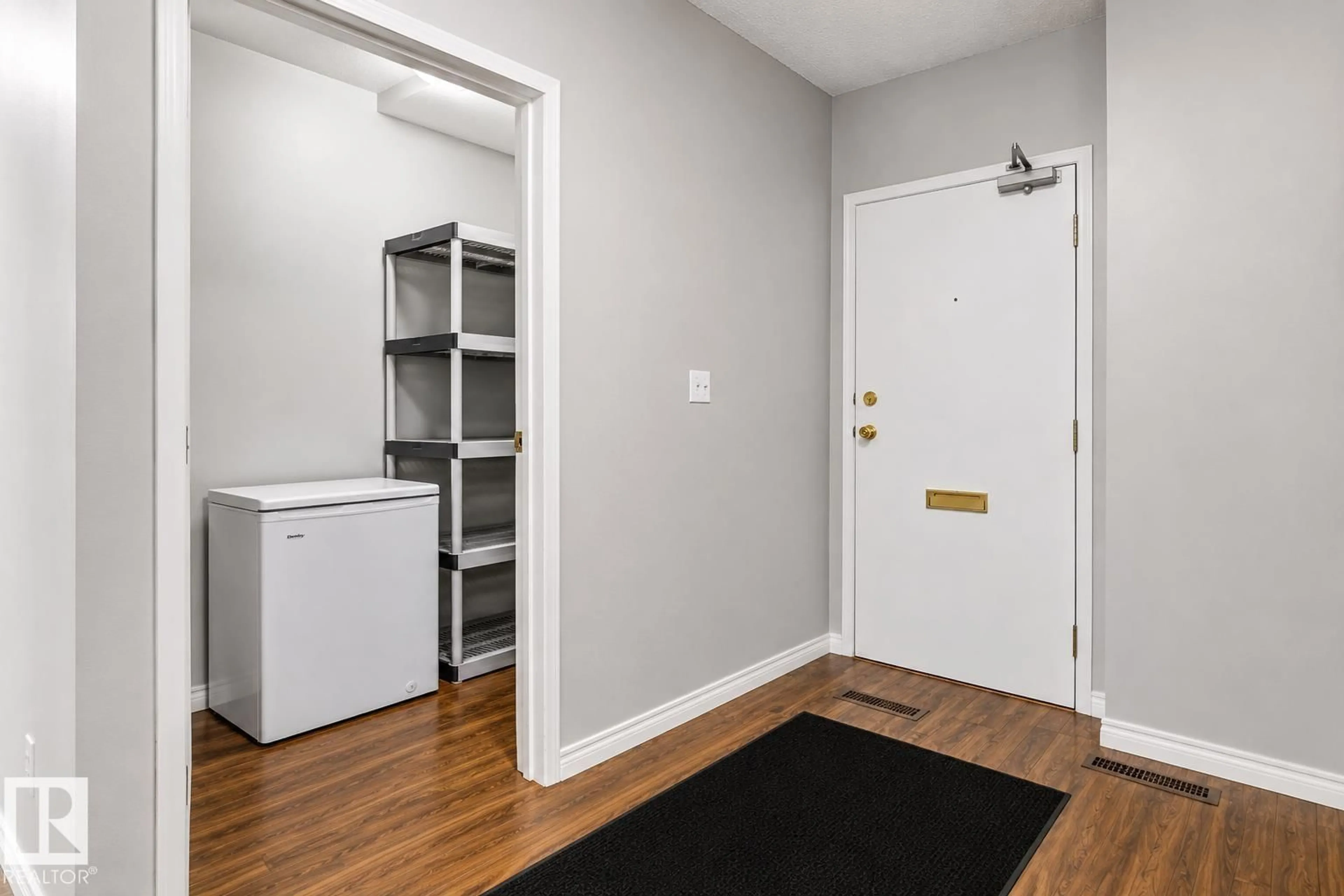 Indoor entryway for #103 - 11007 83 AV, Edmonton Alberta T6G0T9