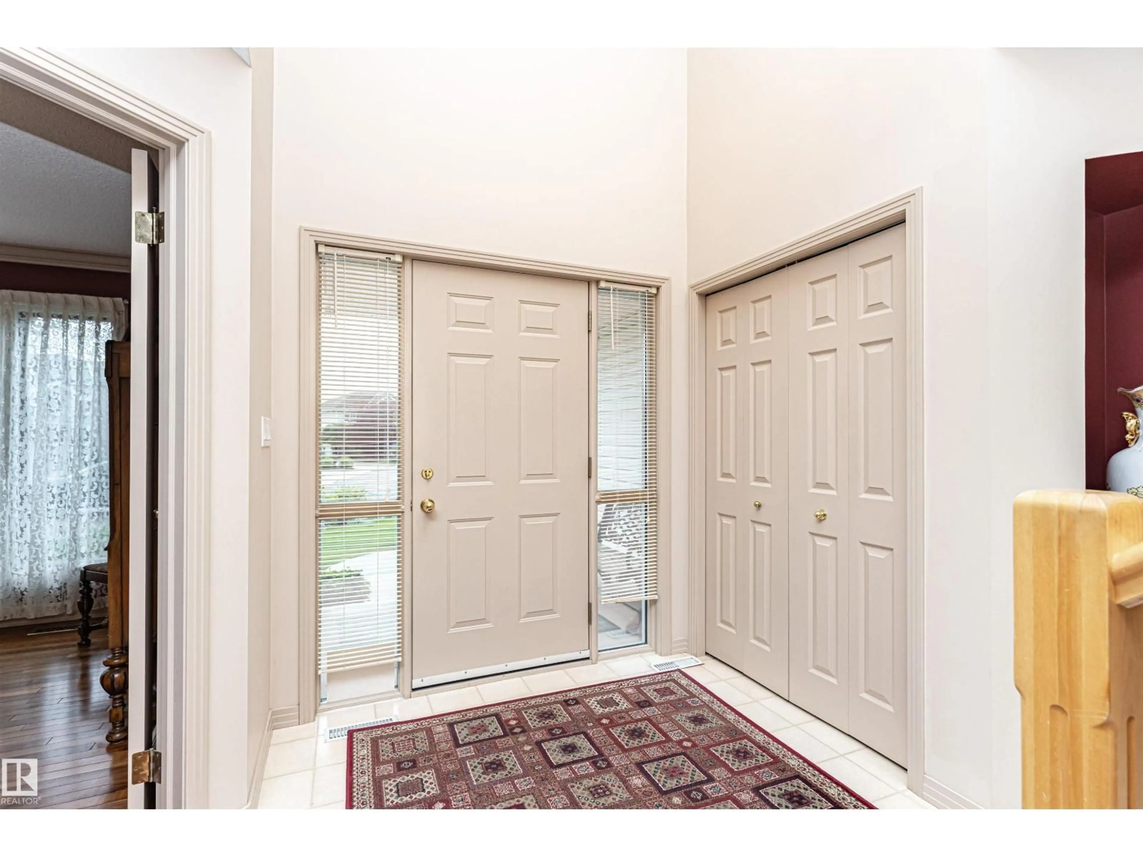Indoor entryway for 146 TWIN BROOKS CV, Edmonton Alberta T6J6Y2