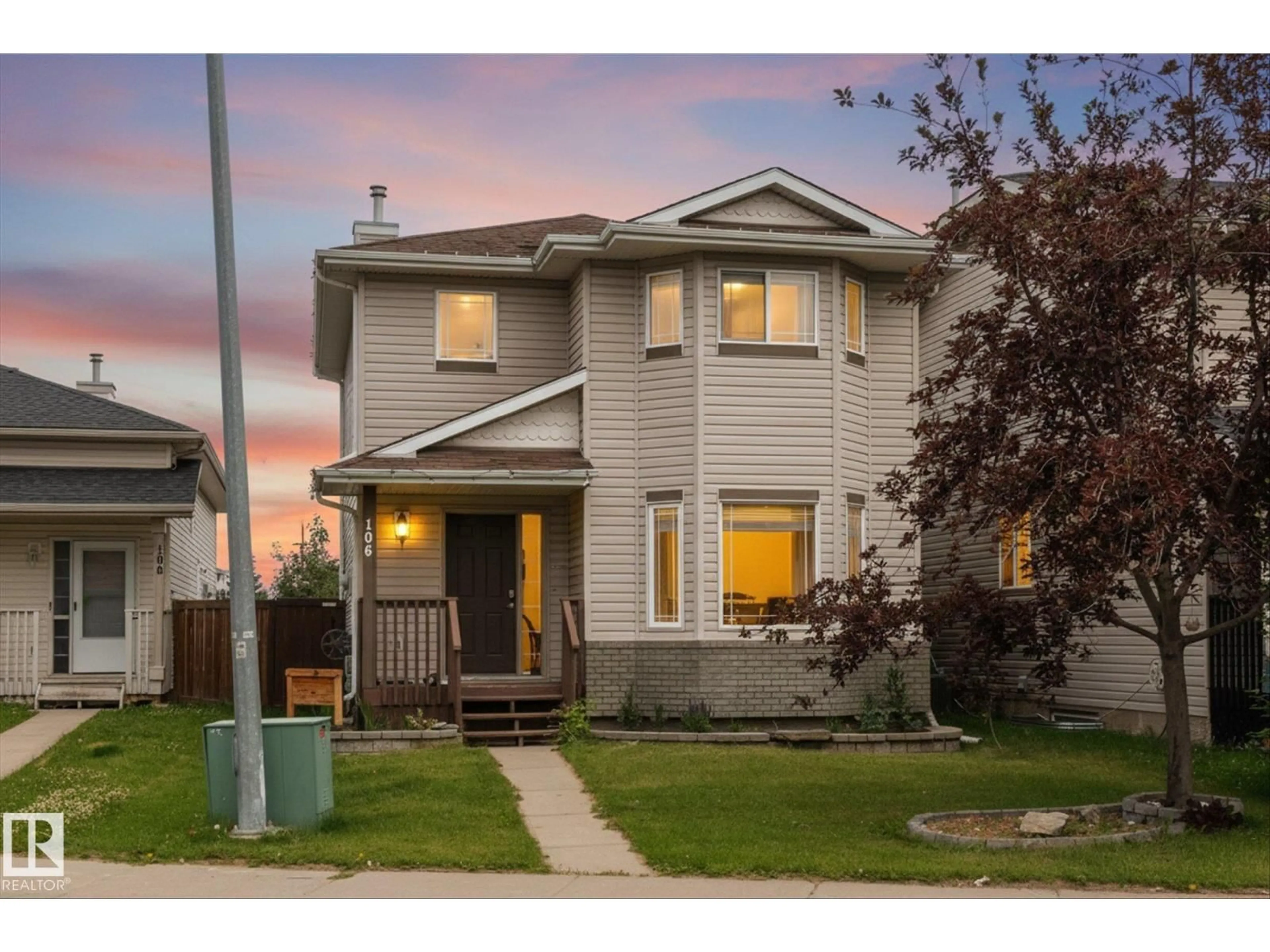 Home with vinyl exterior material, street for 106 BROOKVIEW WY, Stony Plain Alberta T7Z2X6