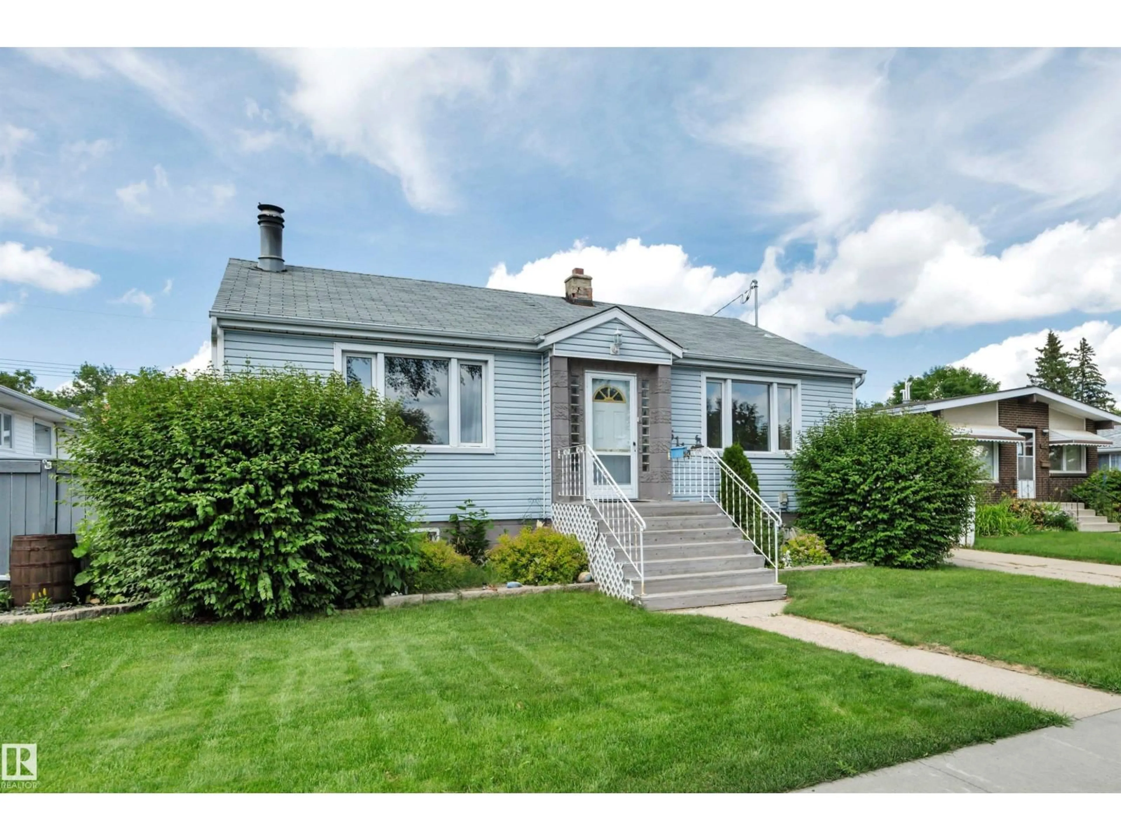 Home with vinyl exterior material, street for 5114 47 AV, Leduc Alberta T9E5C5