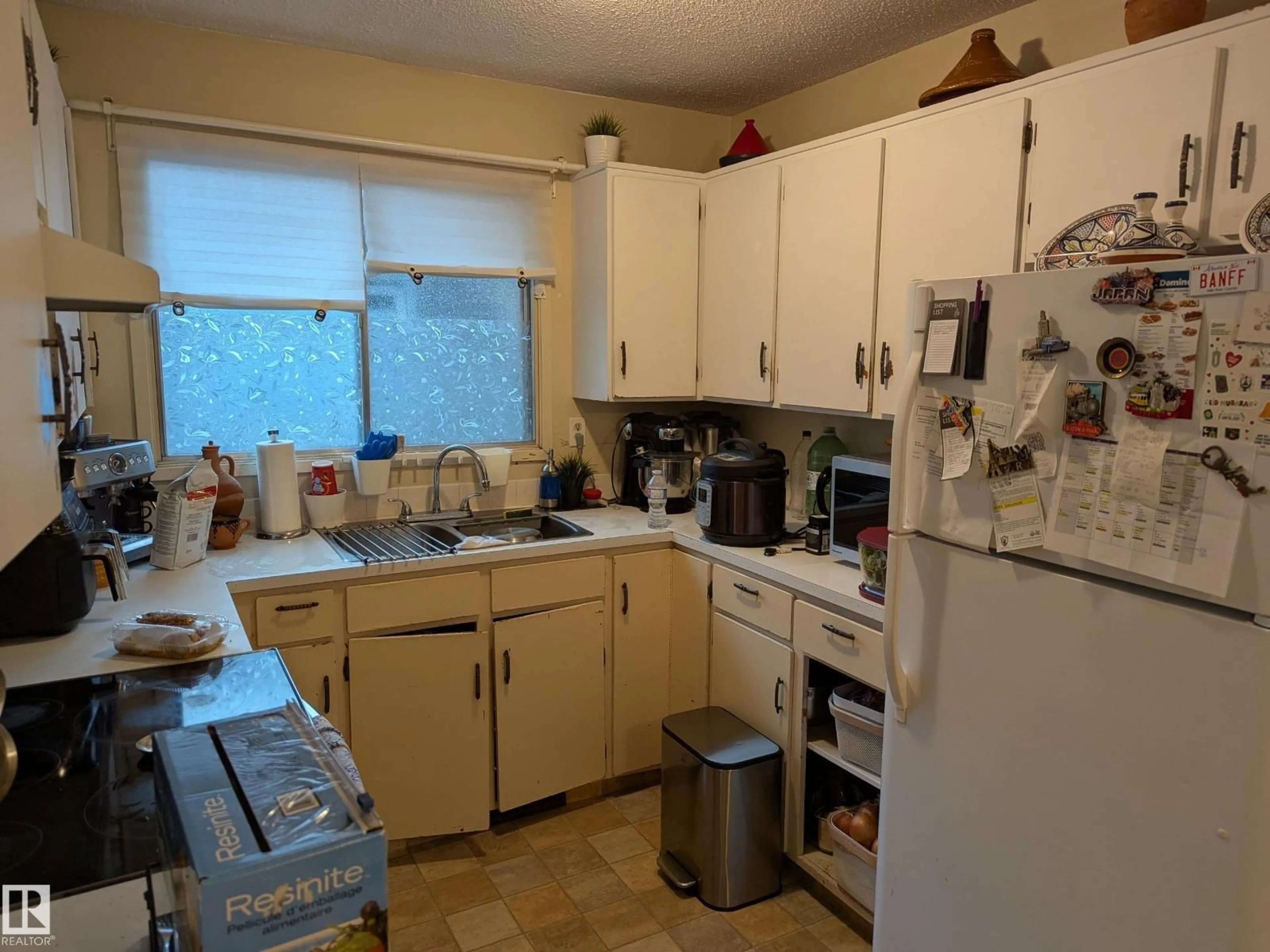 Standard kitchen, unknown for 8916 83 AV, Edmonton Alberta T6C1B5