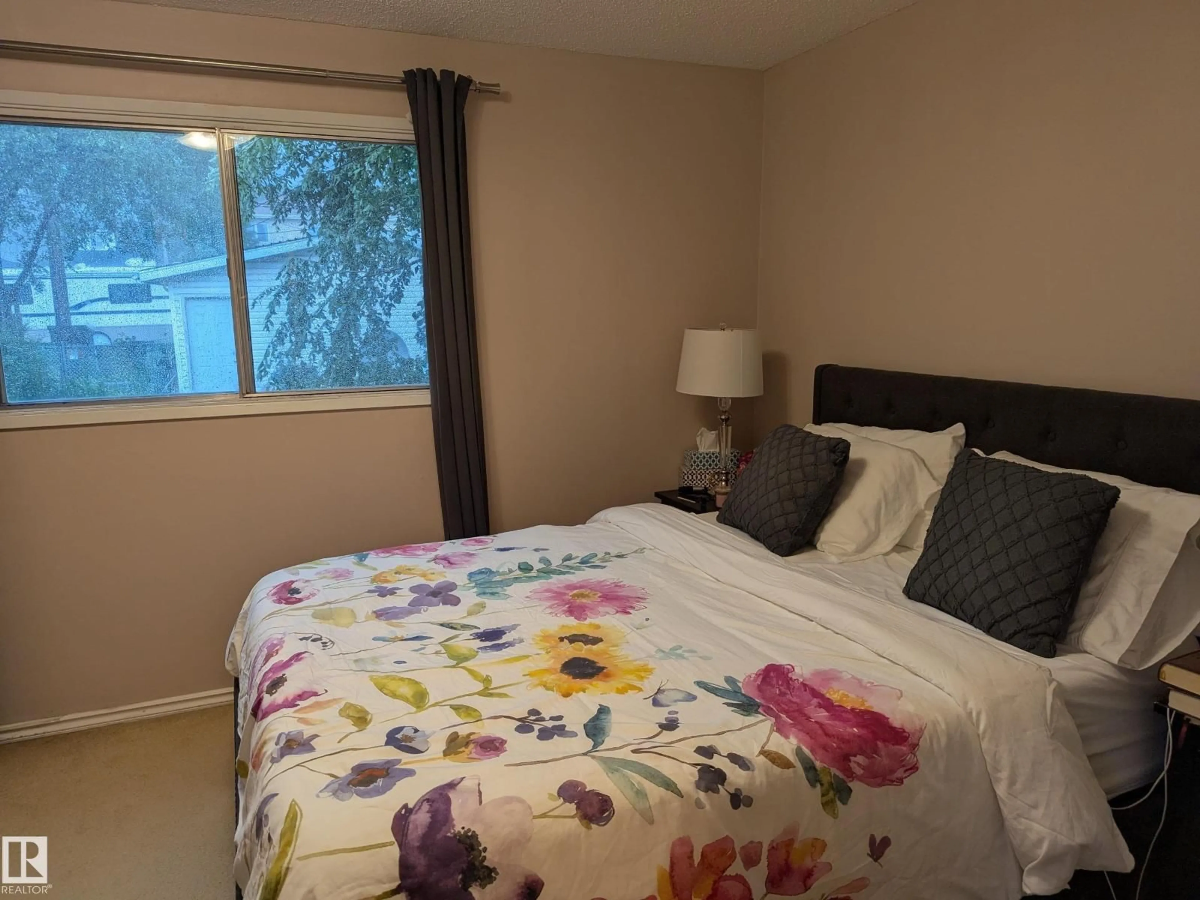 A pic of a room for 8916 83 AV, Edmonton Alberta T6C1B5